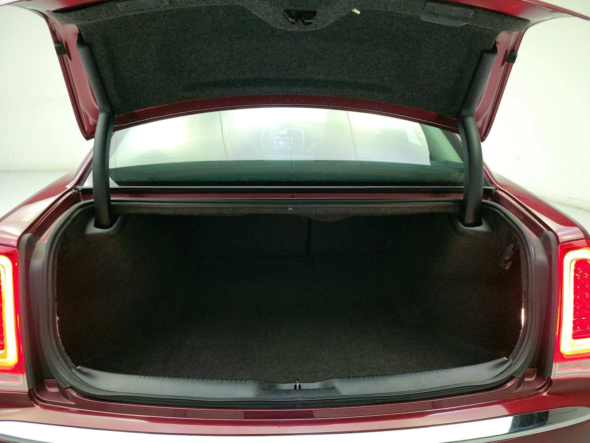 Thumbnail: 2018 Chrysler 300 - 20