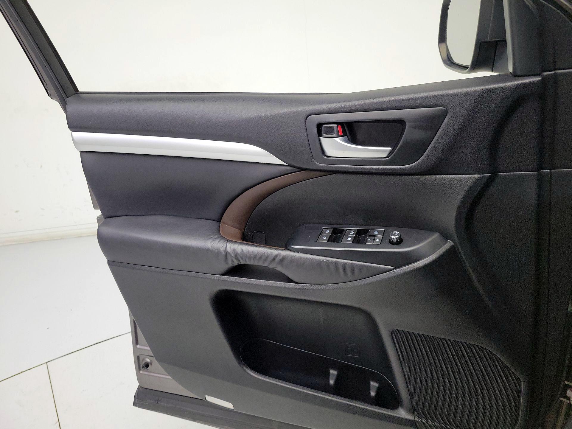 Thumbnail: 2014 Toyota Highlander - 12