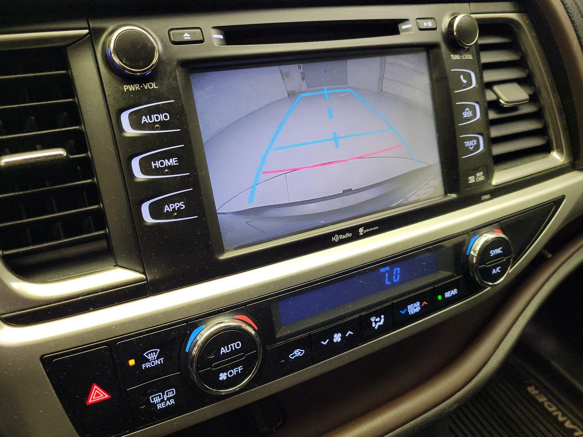 Thumbnail: 2014 Toyota Highlander - 15