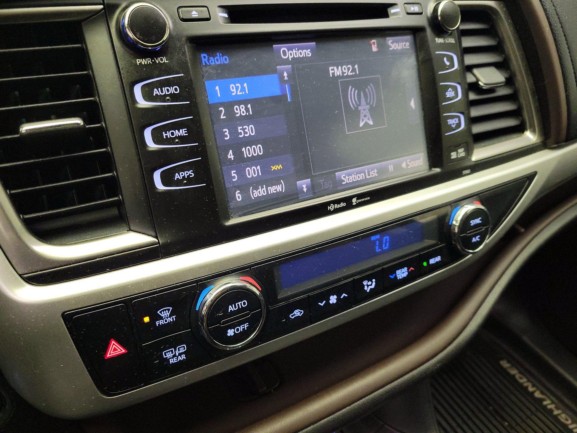 Thumbnail: 2014 Toyota Highlander - 16