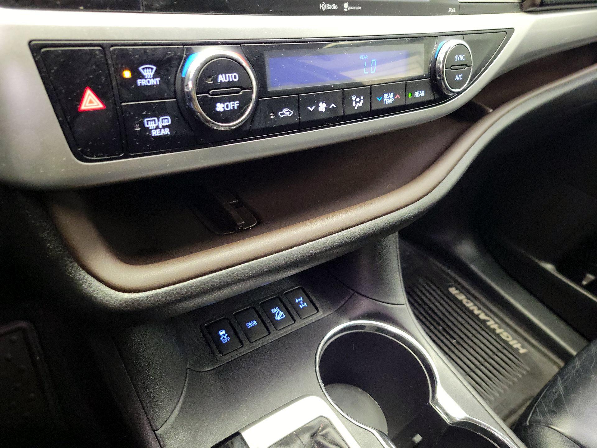 Thumbnail: 2014 Toyota Highlander - 17