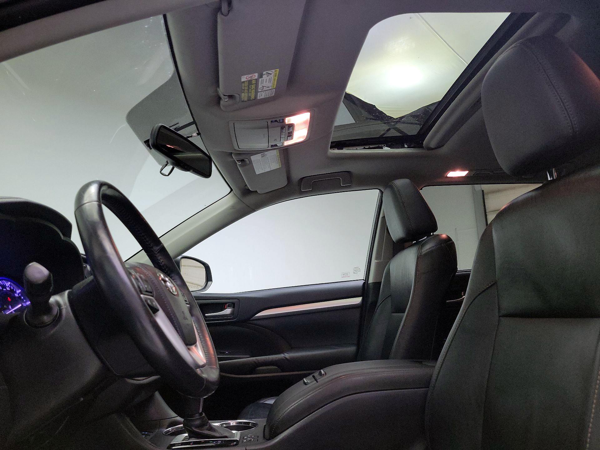 Thumbnail: 2014 Toyota Highlander - 20