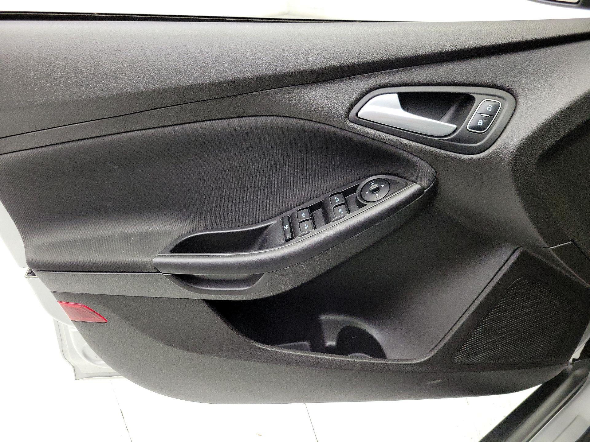 Thumbnail: 2017 Ford Focus - 12