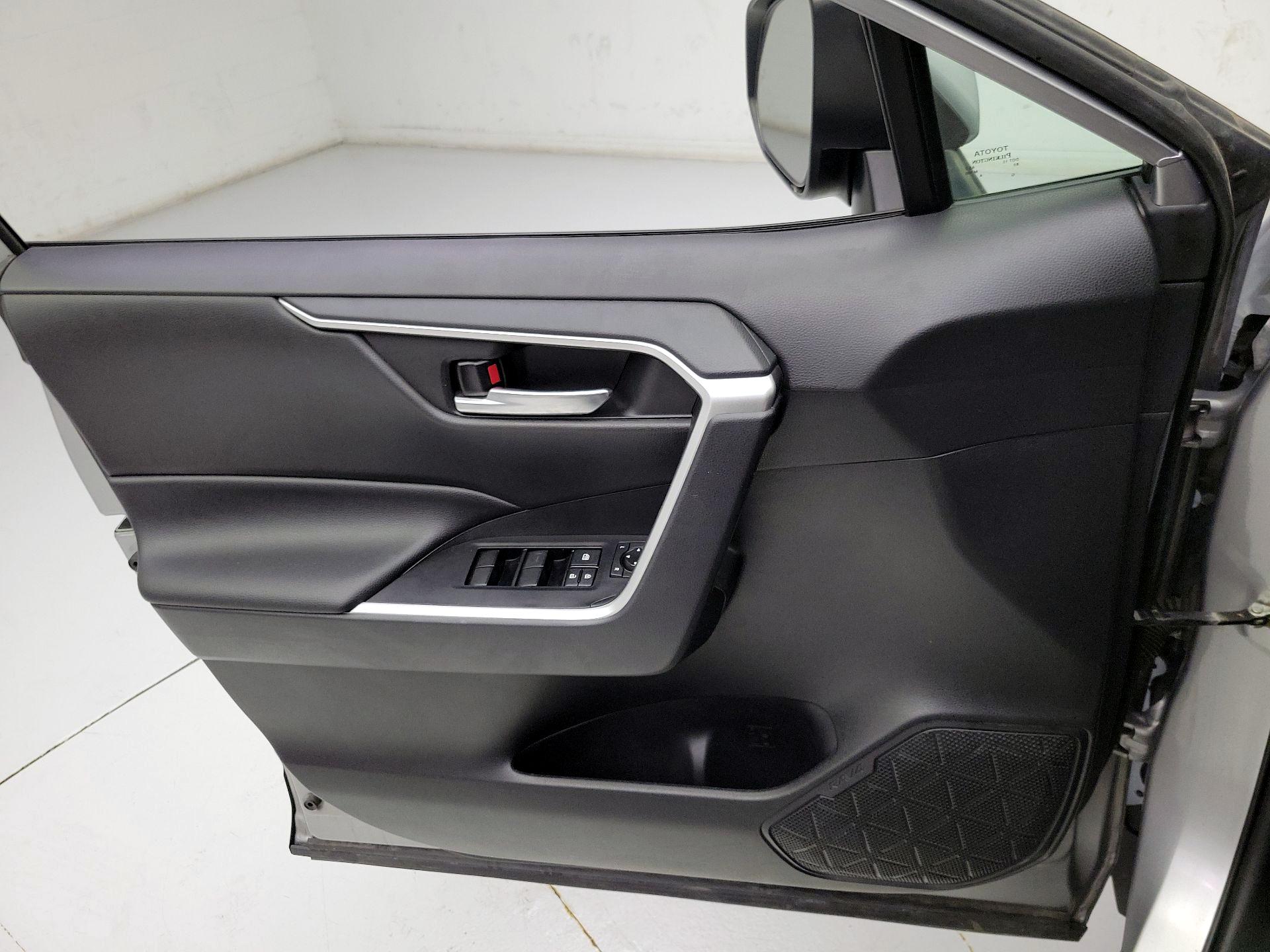 Thumbnail: 2021 Toyota RAV4 - 12