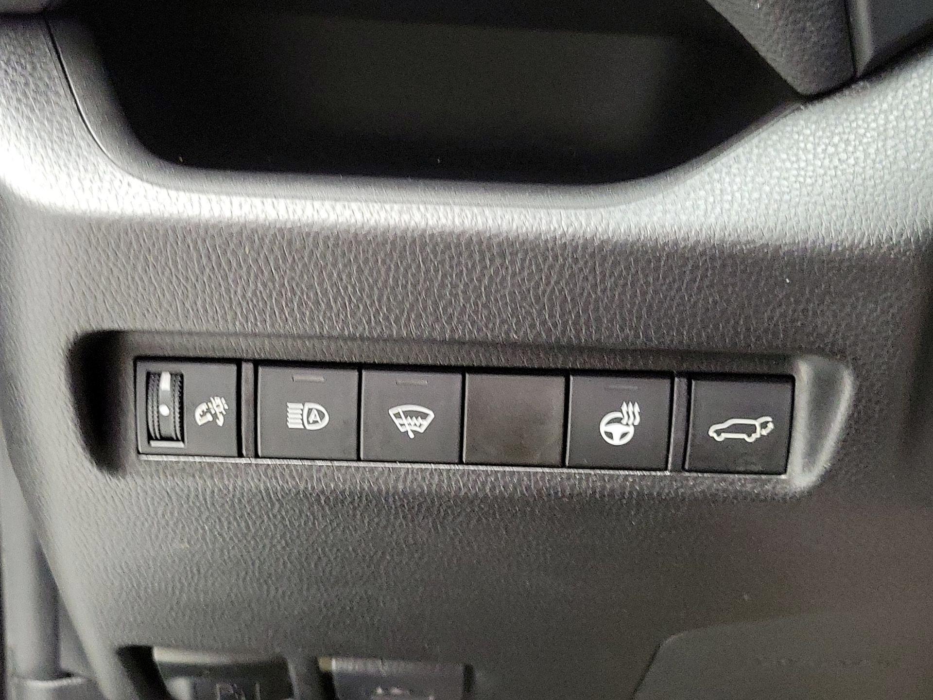 Thumbnail: 2021 Toyota RAV4 - 13