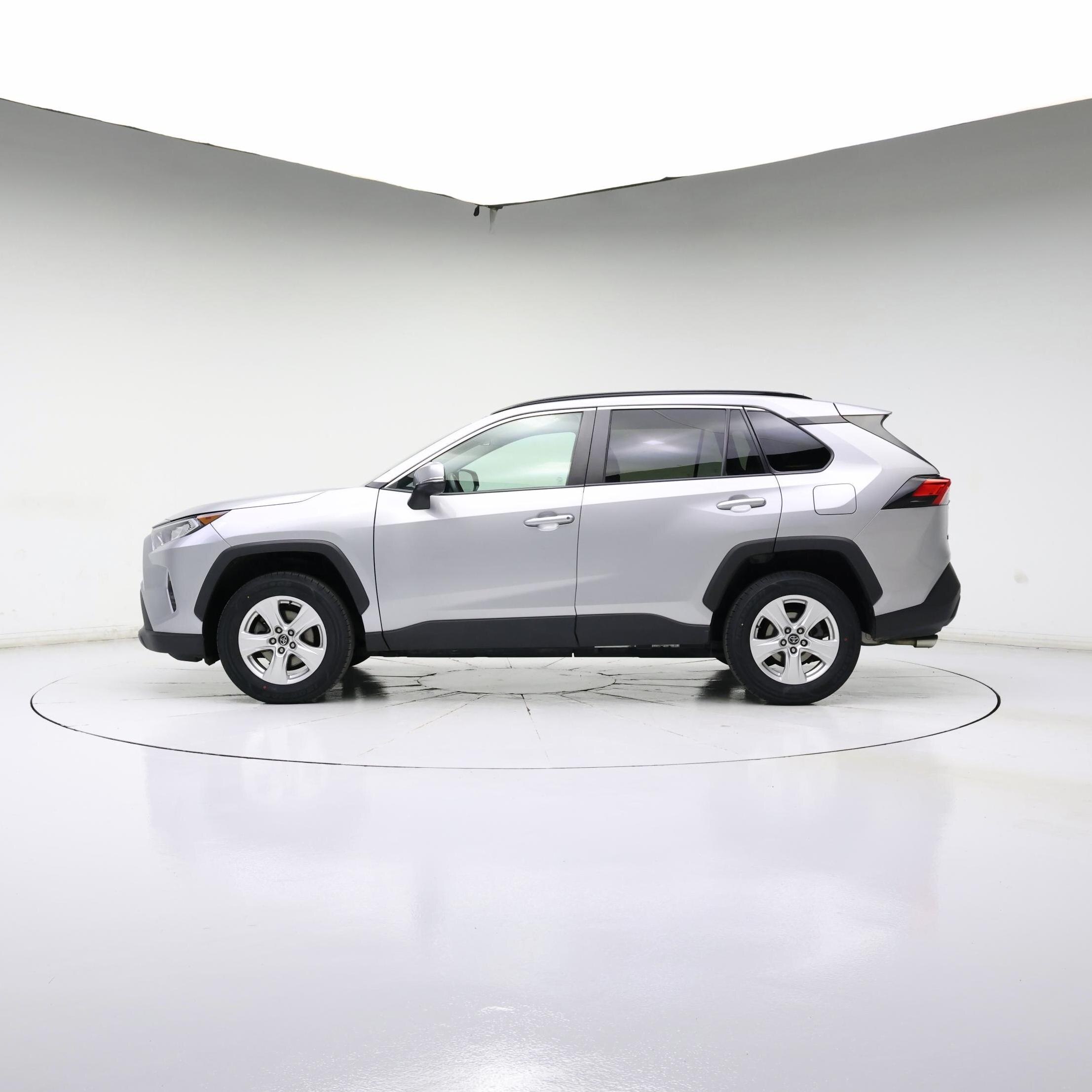 Thumbnail: 2021 Toyota RAV4 - 3