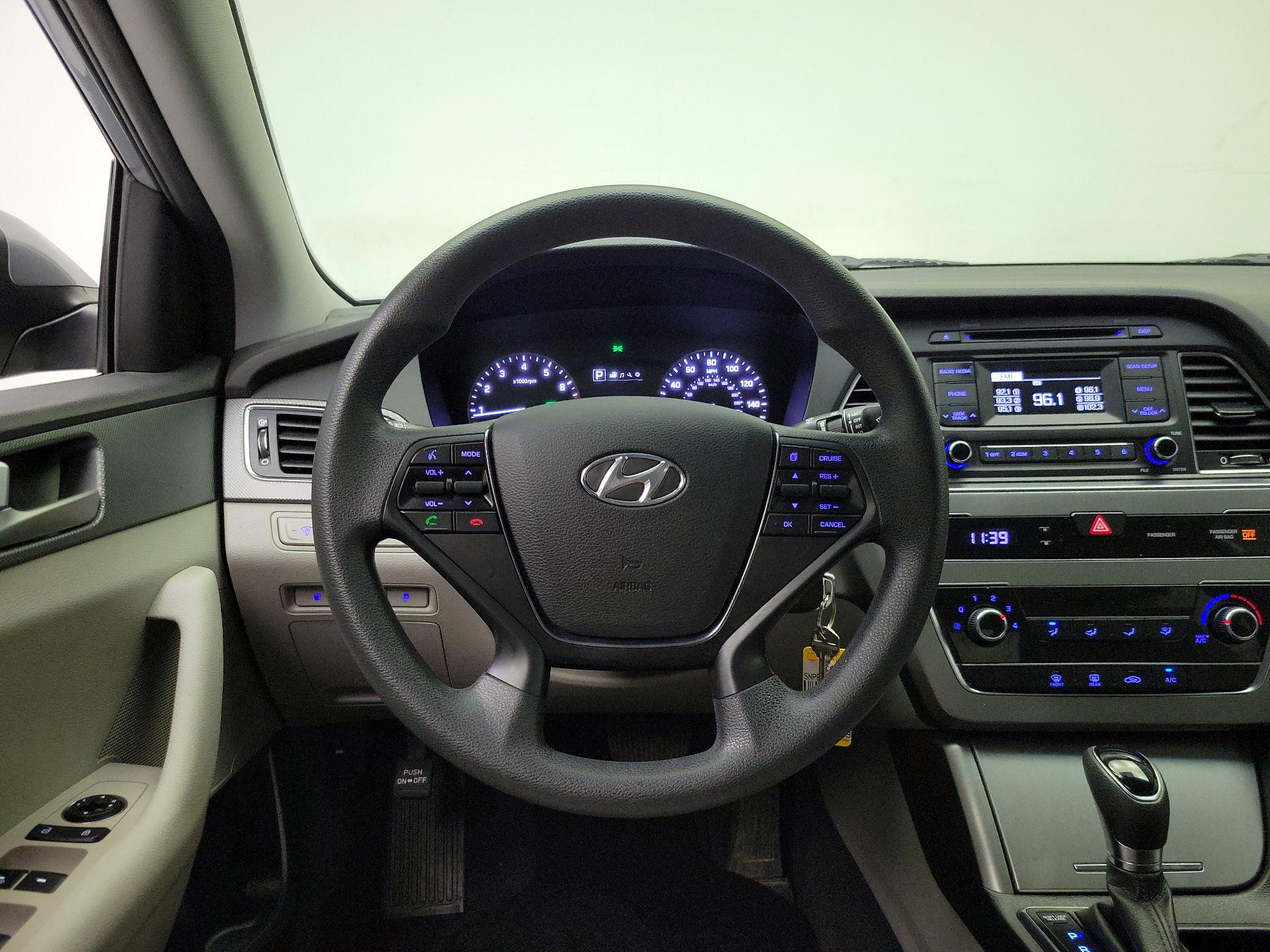 Thumbnail: 2017 Hyundai Sonata - 10