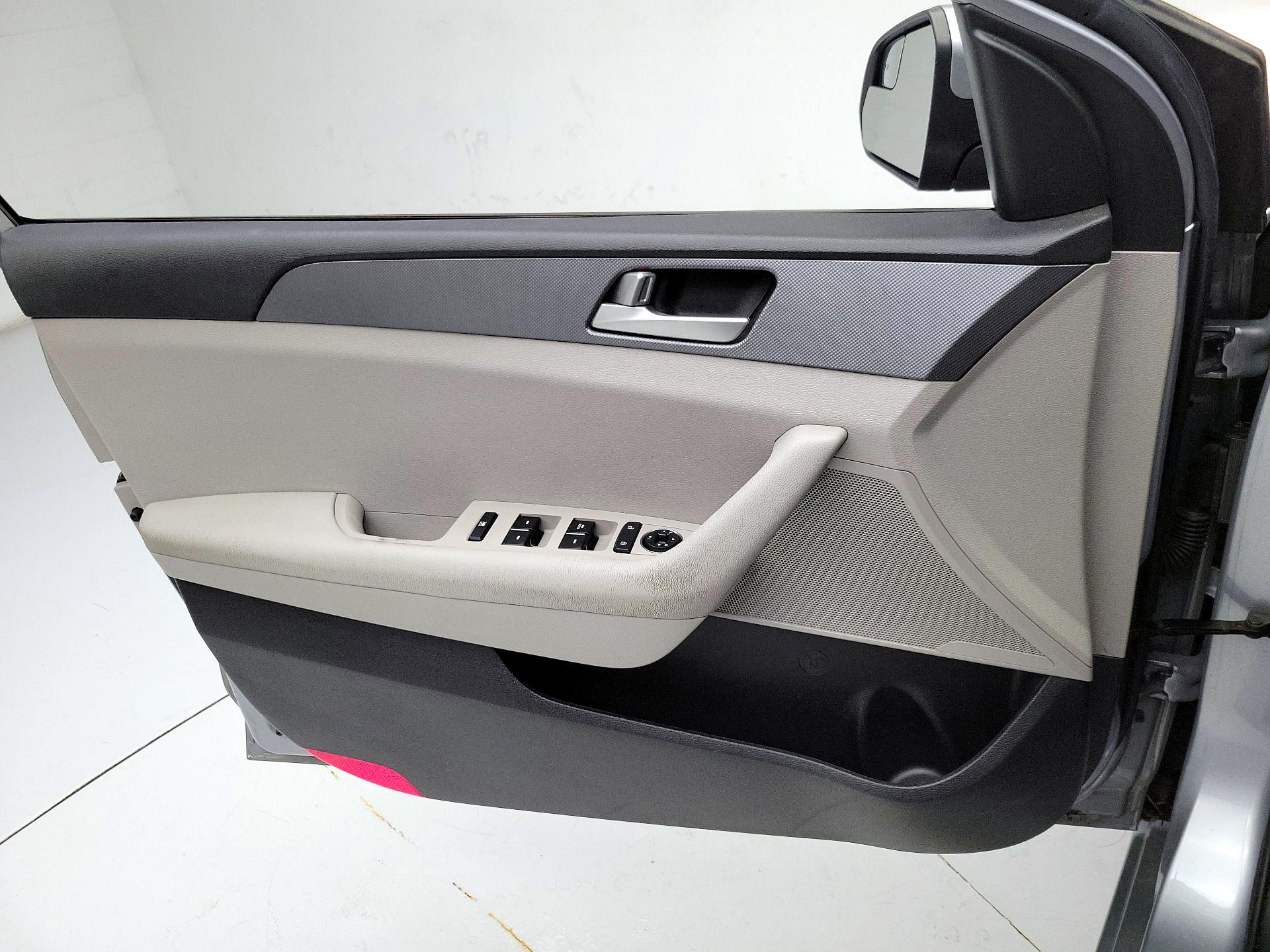 Thumbnail: 2017 Hyundai Sonata - 12