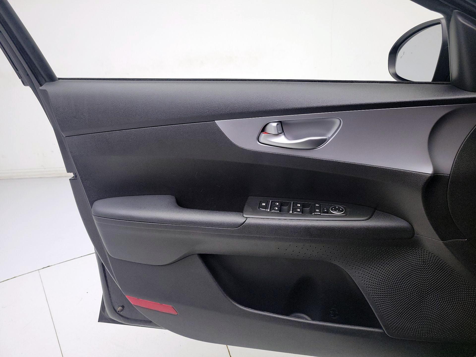 Thumbnail: 2023 Kia Forte - 12