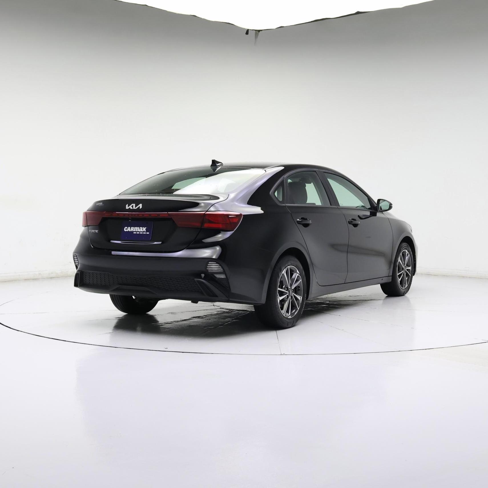 Thumbnail: 2023 Kia Forte - 8