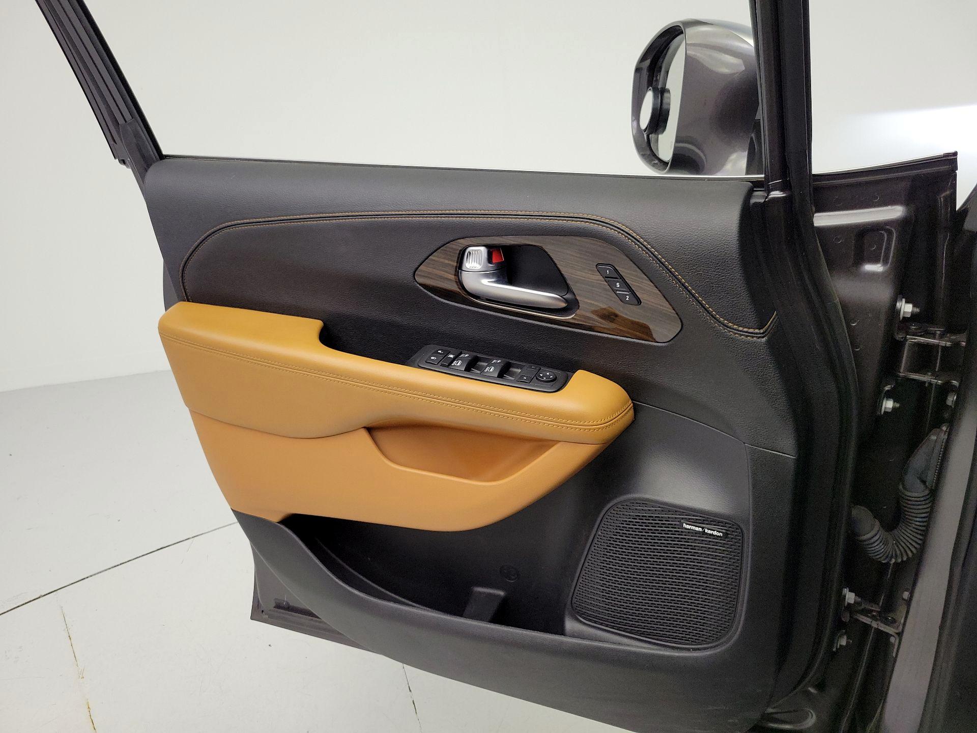 Thumbnail: 2021 Chrysler Pacifica - 12