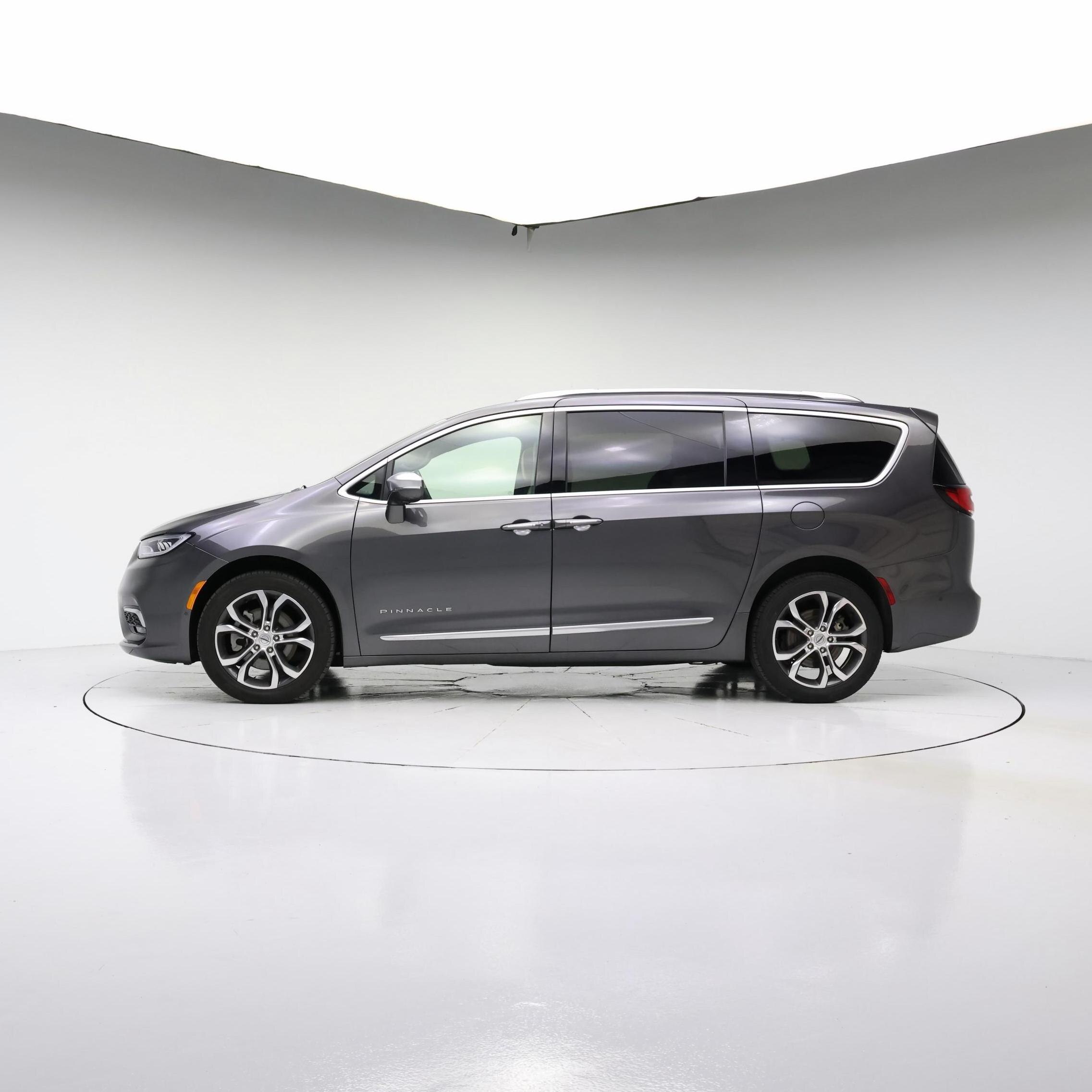 Thumbnail: 2021 Chrysler Pacifica - 3
