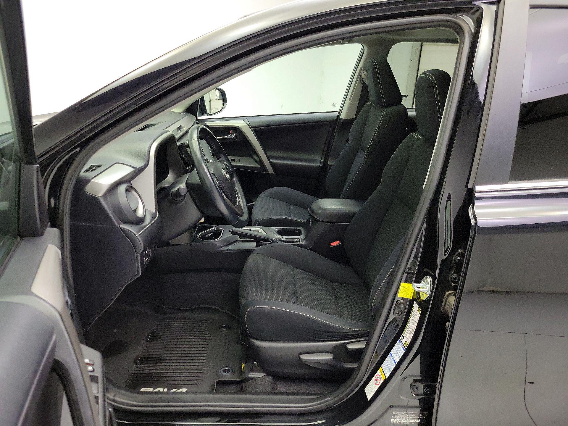 Thumbnail: 2016 Toyota RAV4 - 11