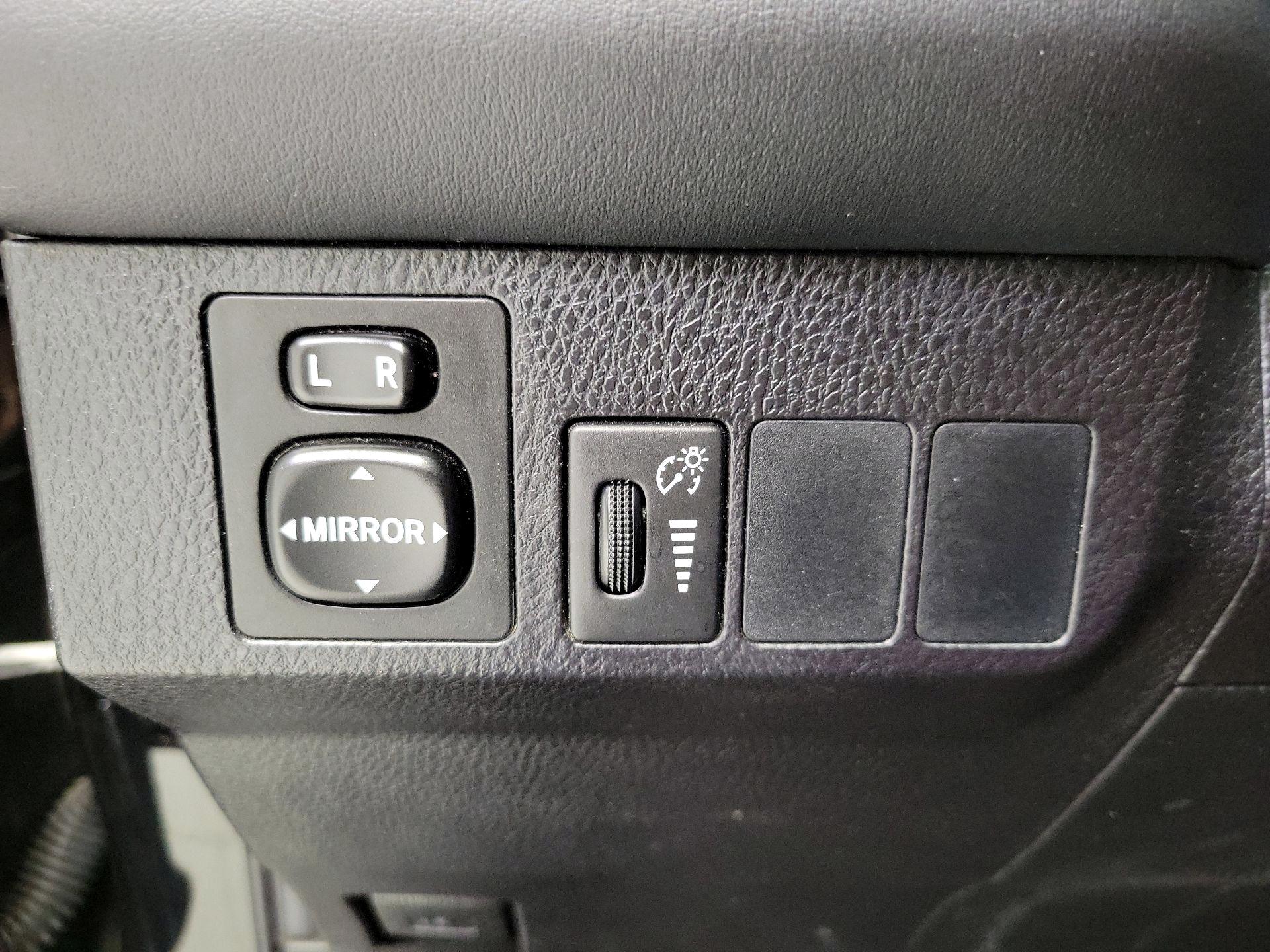 Thumbnail: 2016 Toyota RAV4 - 13