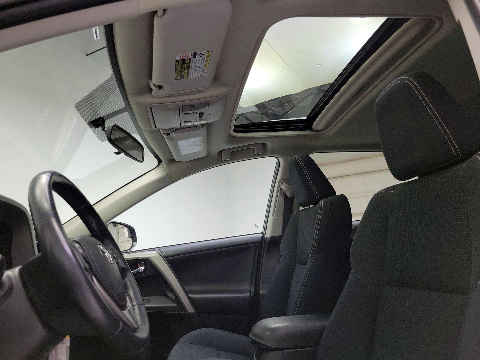 Thumbnail: 2016 Toyota RAV4 - 19