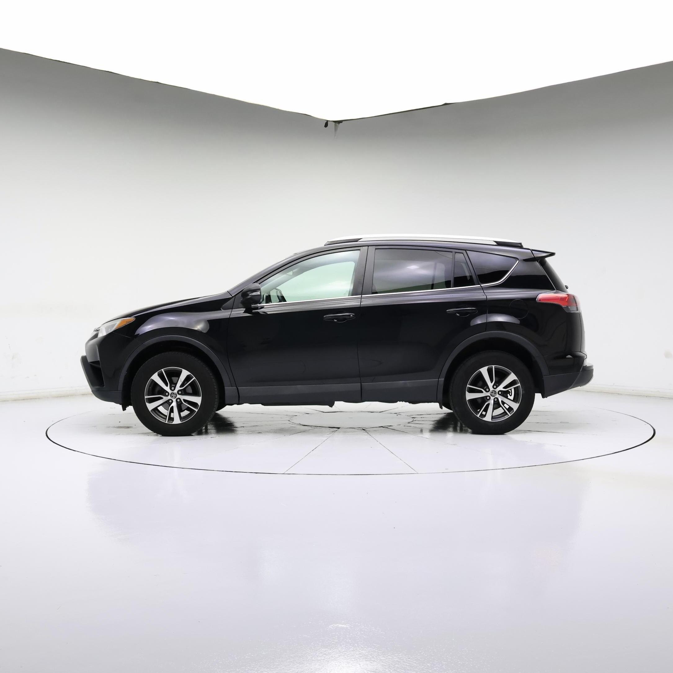 Thumbnail: 2016 Toyota RAV4 - 3