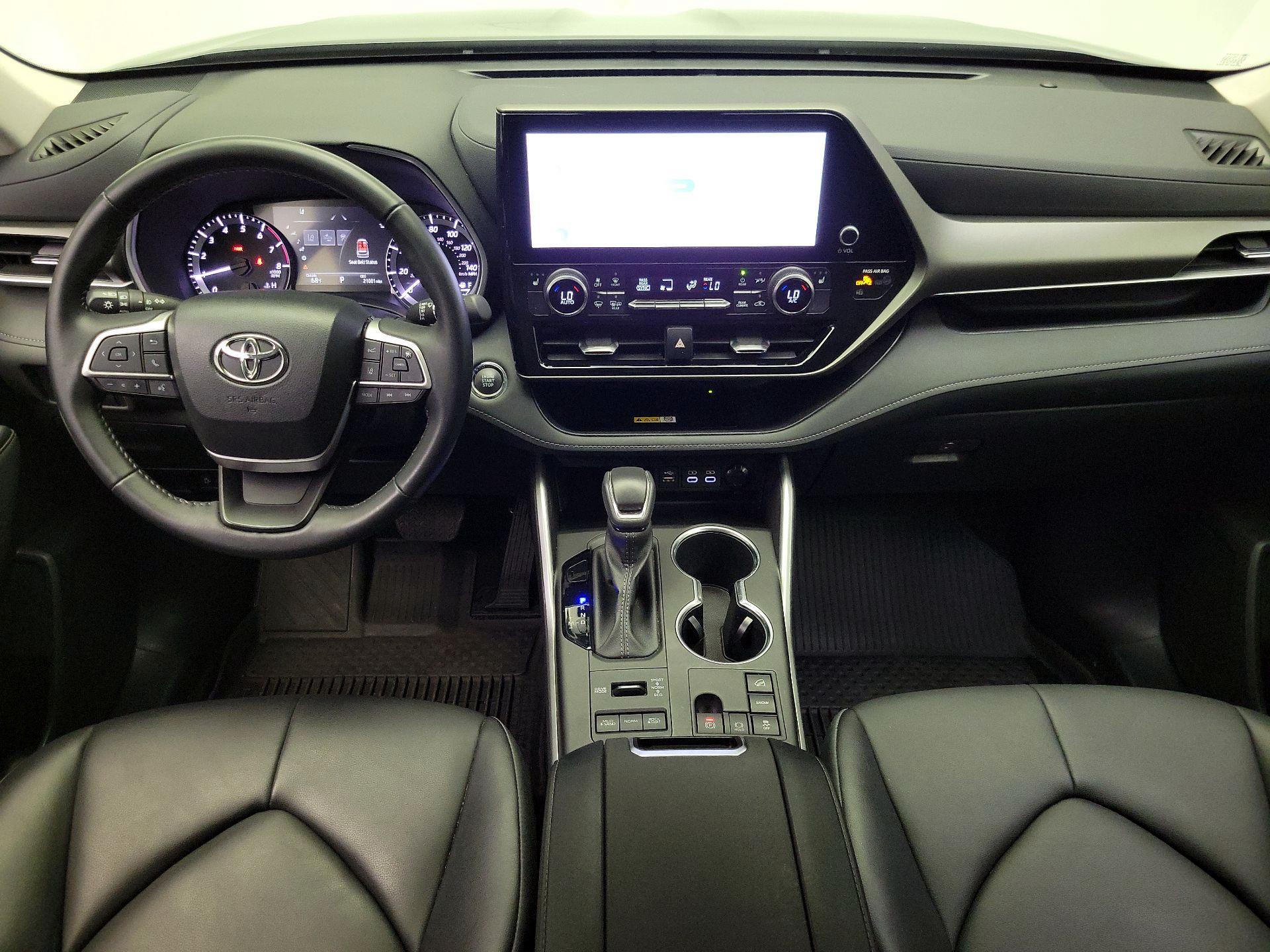 Thumbnail: 2023 Toyota Highlander - 9