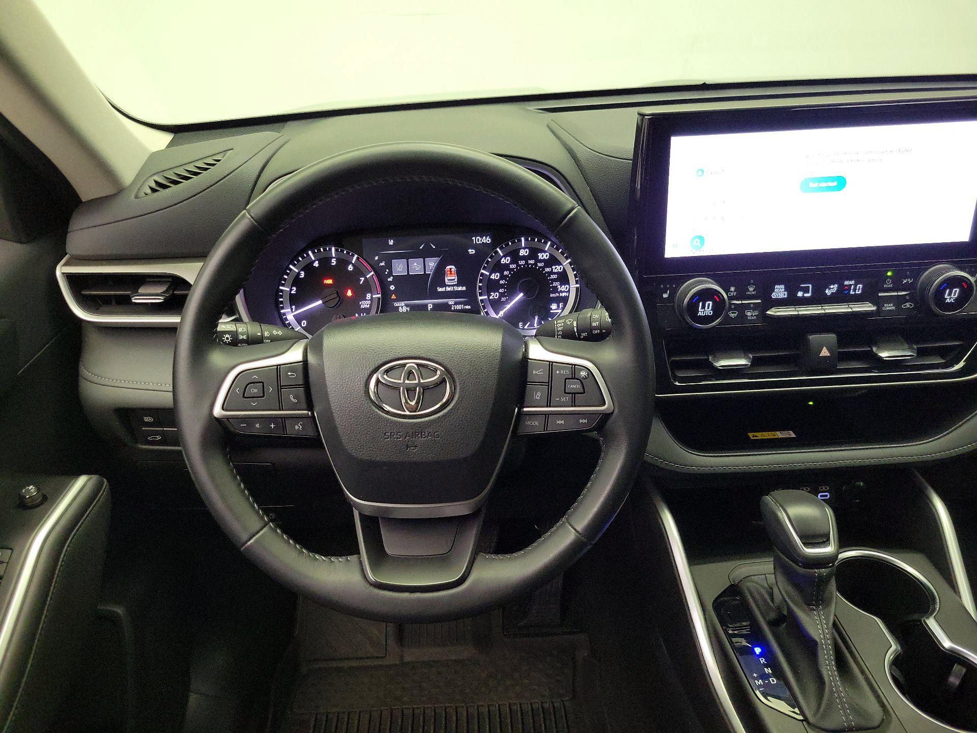 Thumbnail: 2023 Toyota Highlander - 10
