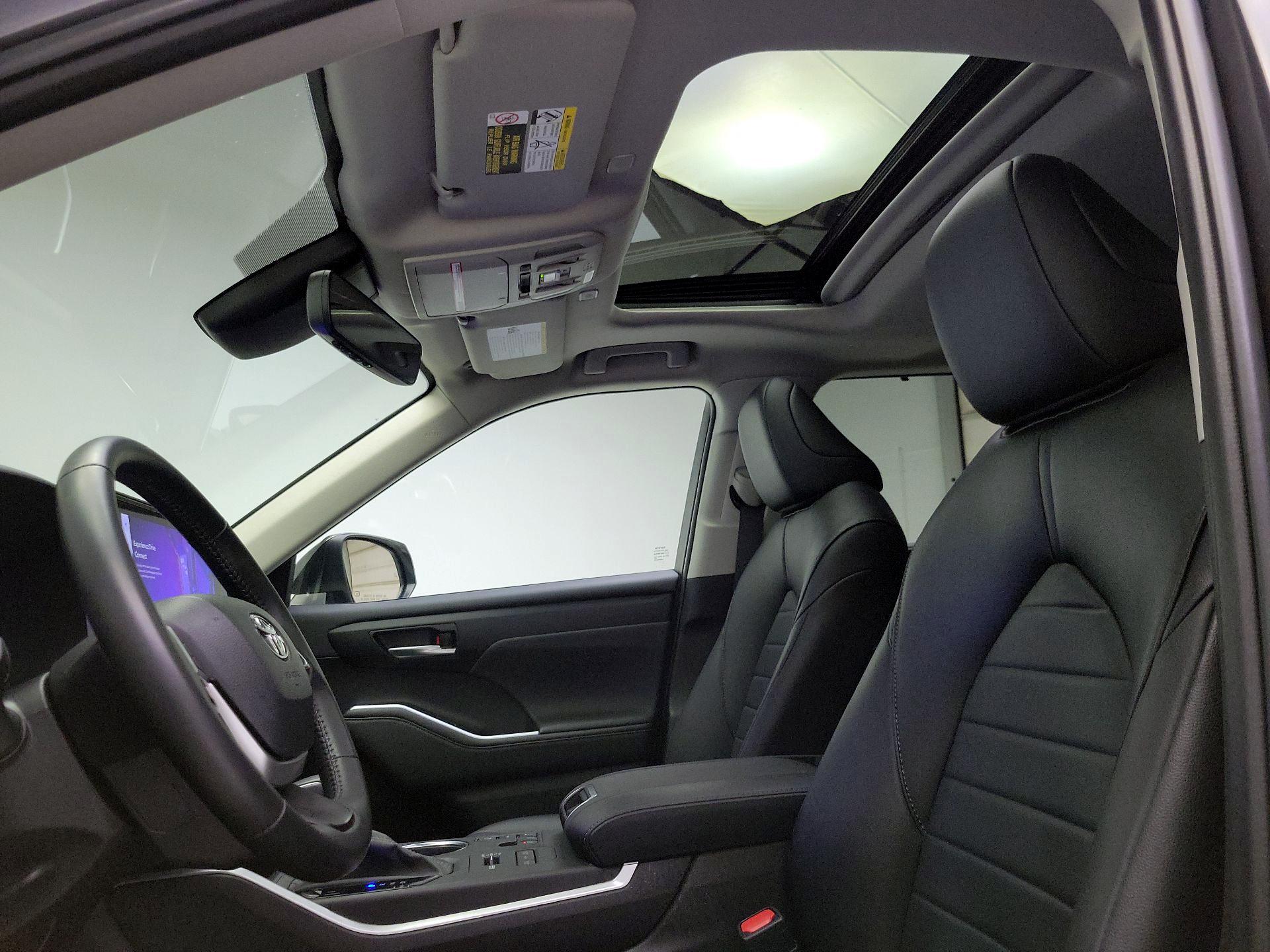 Thumbnail: 2023 Toyota Highlander - 19