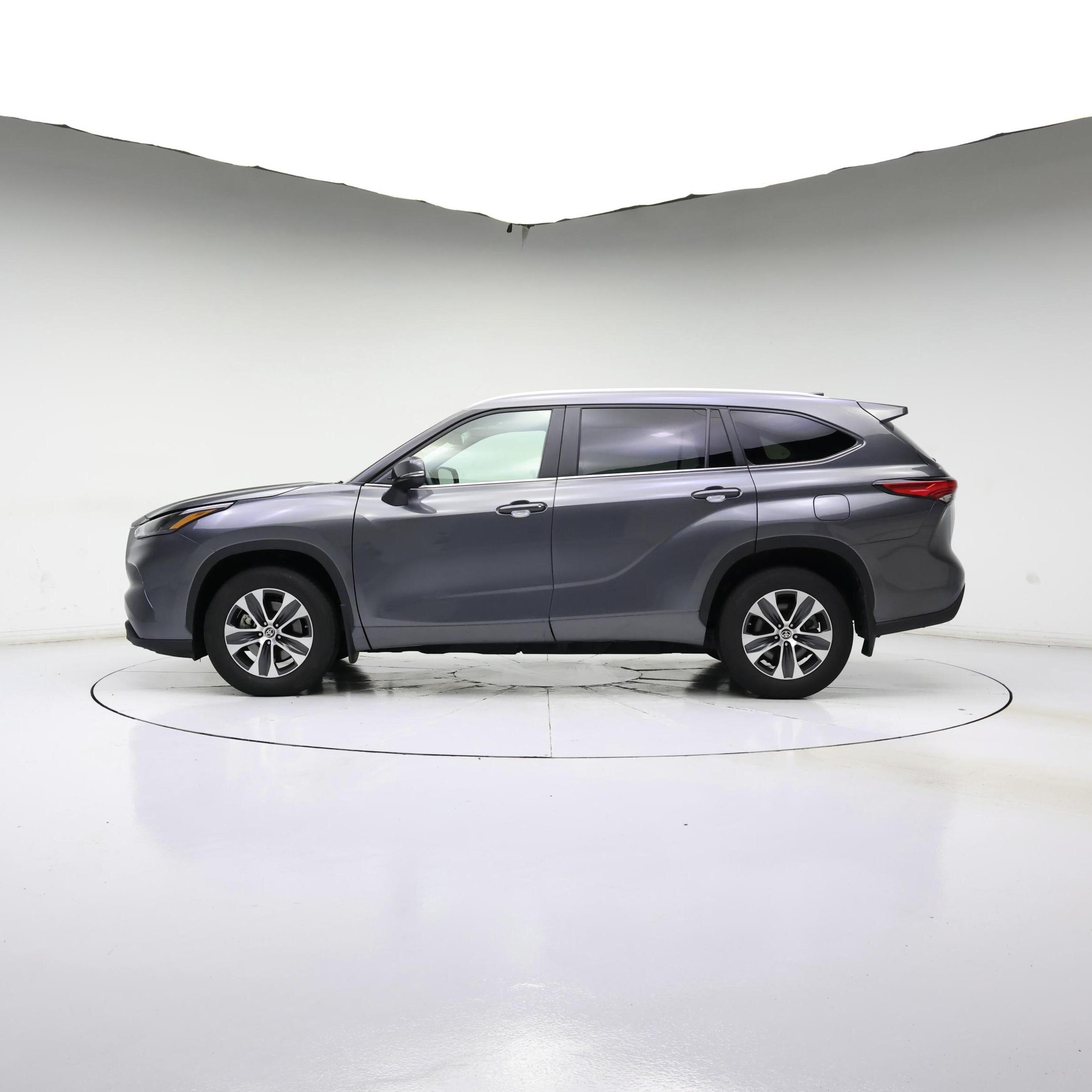 Thumbnail: 2023 Toyota Highlander - 3