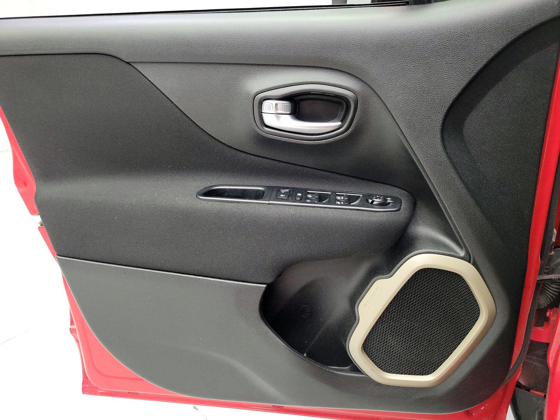 Thumbnail: 2015 Jeep Renegade - 12