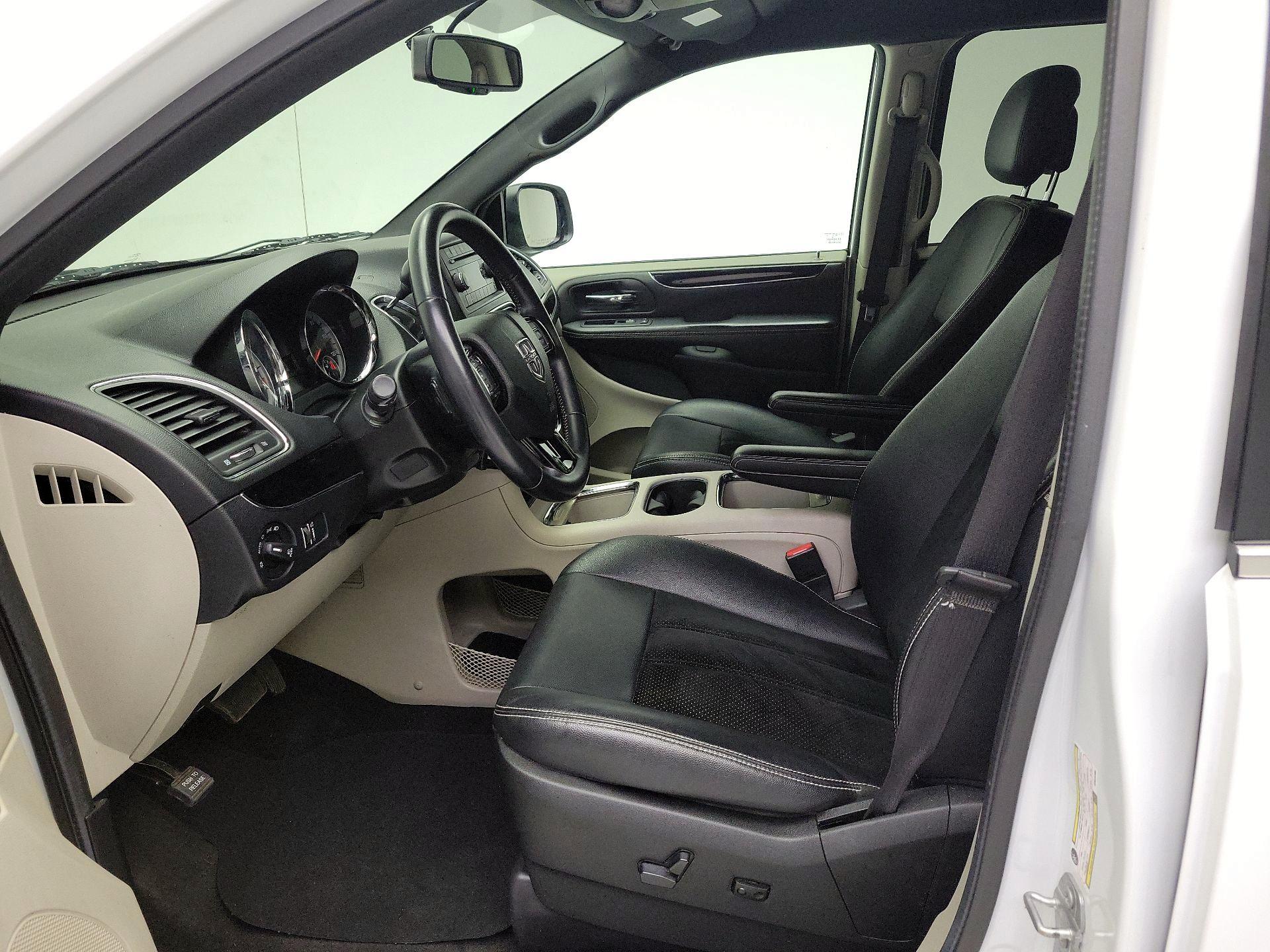 Thumbnail: 2017 Dodge Grand Caravan - 11