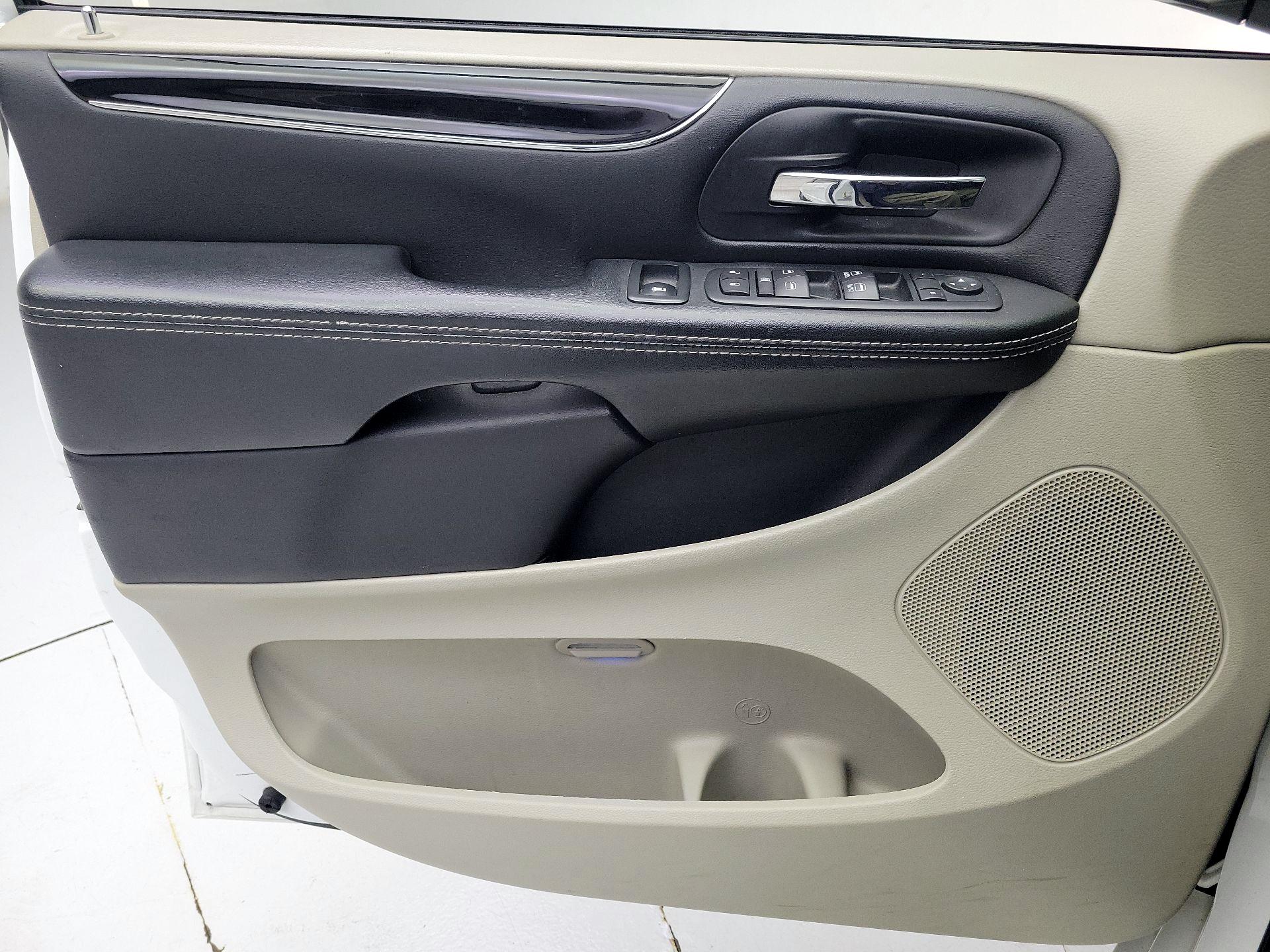 Thumbnail: 2017 Dodge Grand Caravan - 12