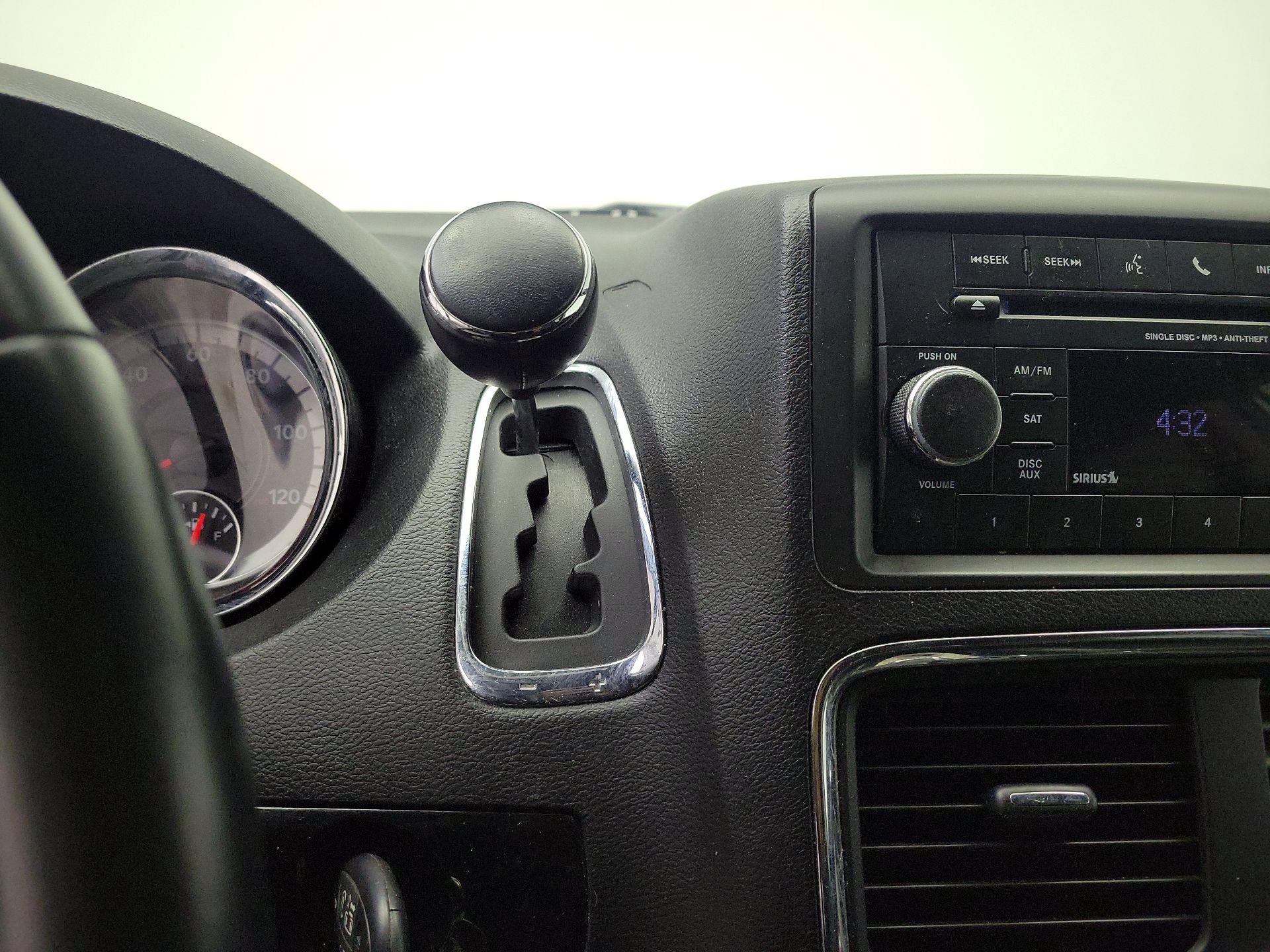 Thumbnail: 2017 Dodge Grand Caravan - 16