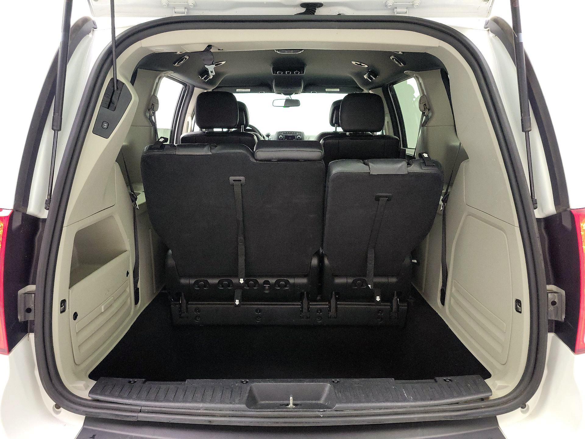 Thumbnail: 2017 Dodge Grand Caravan - 19