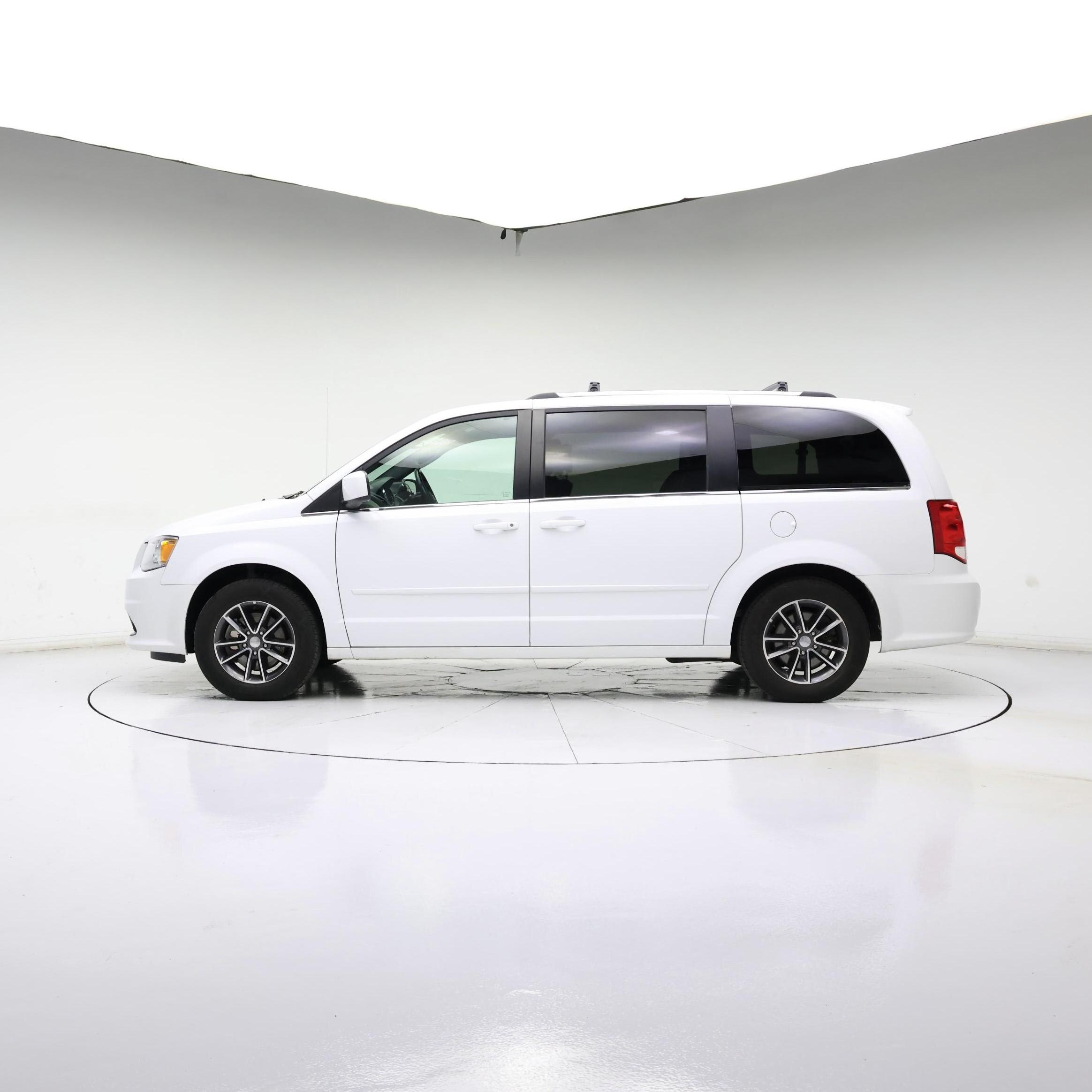 Thumbnail: 2017 Dodge Grand Caravan - 3