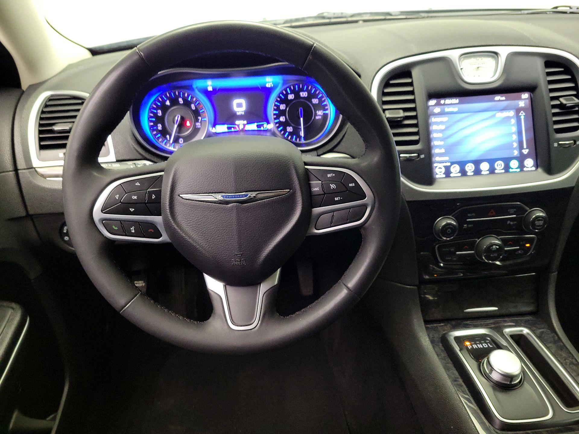 Thumbnail: 2023 Chrysler 300 - 10