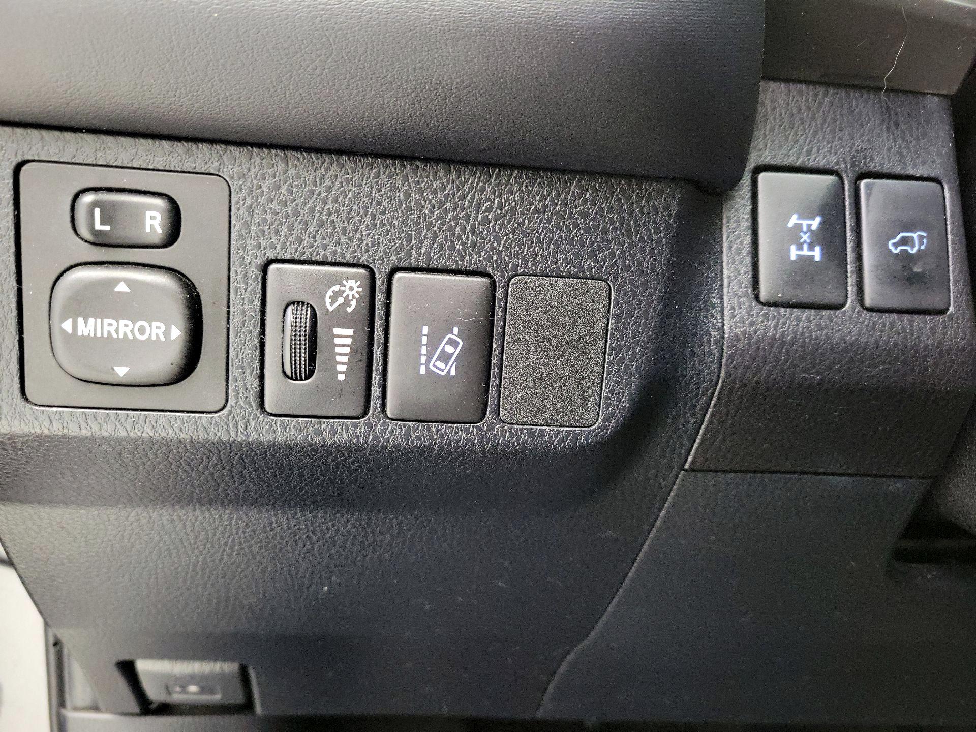 Thumbnail: 2017 Toyota RAV4 - 13