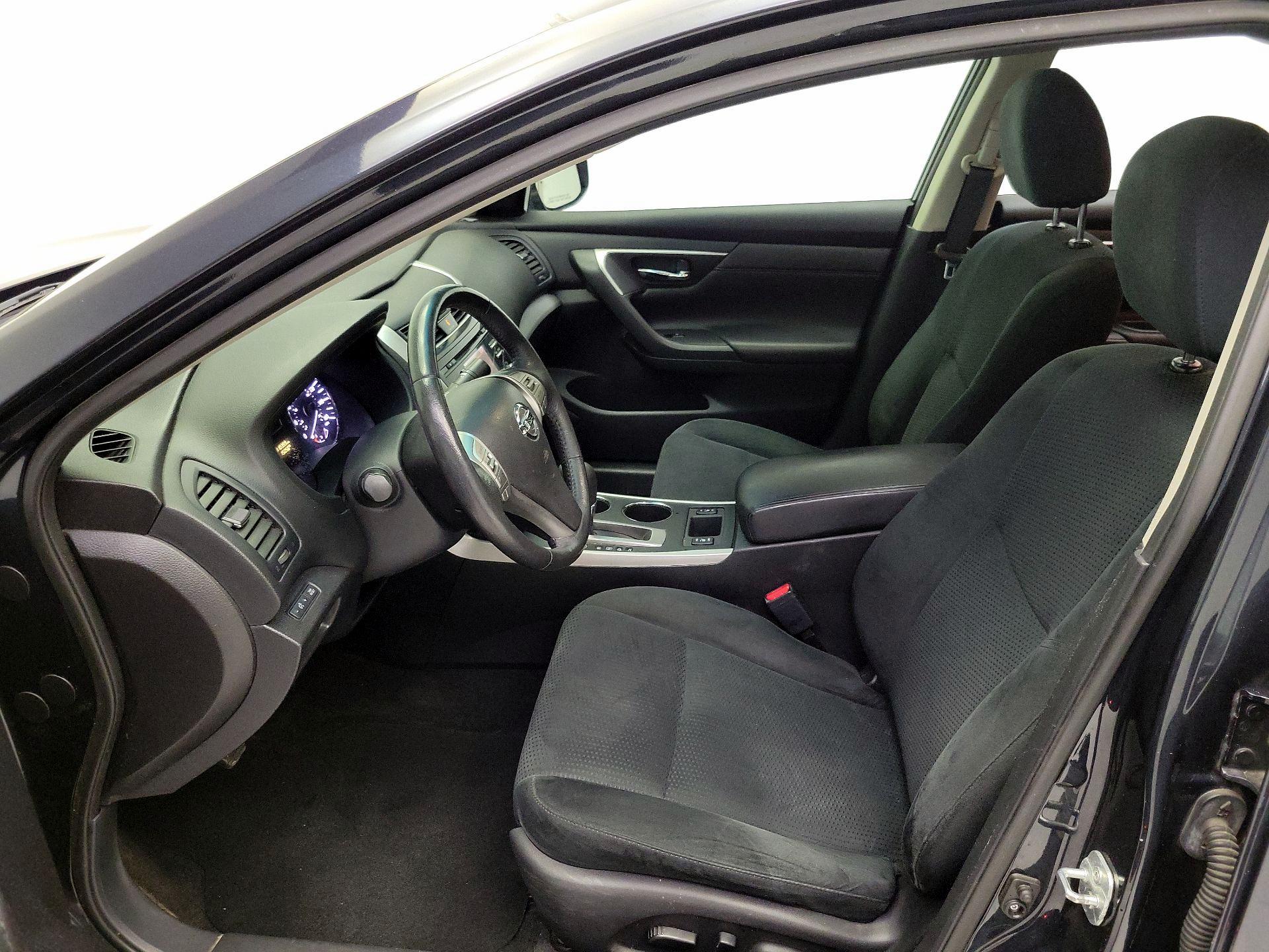 Thumbnail: 2015 Nissan Altima - 11