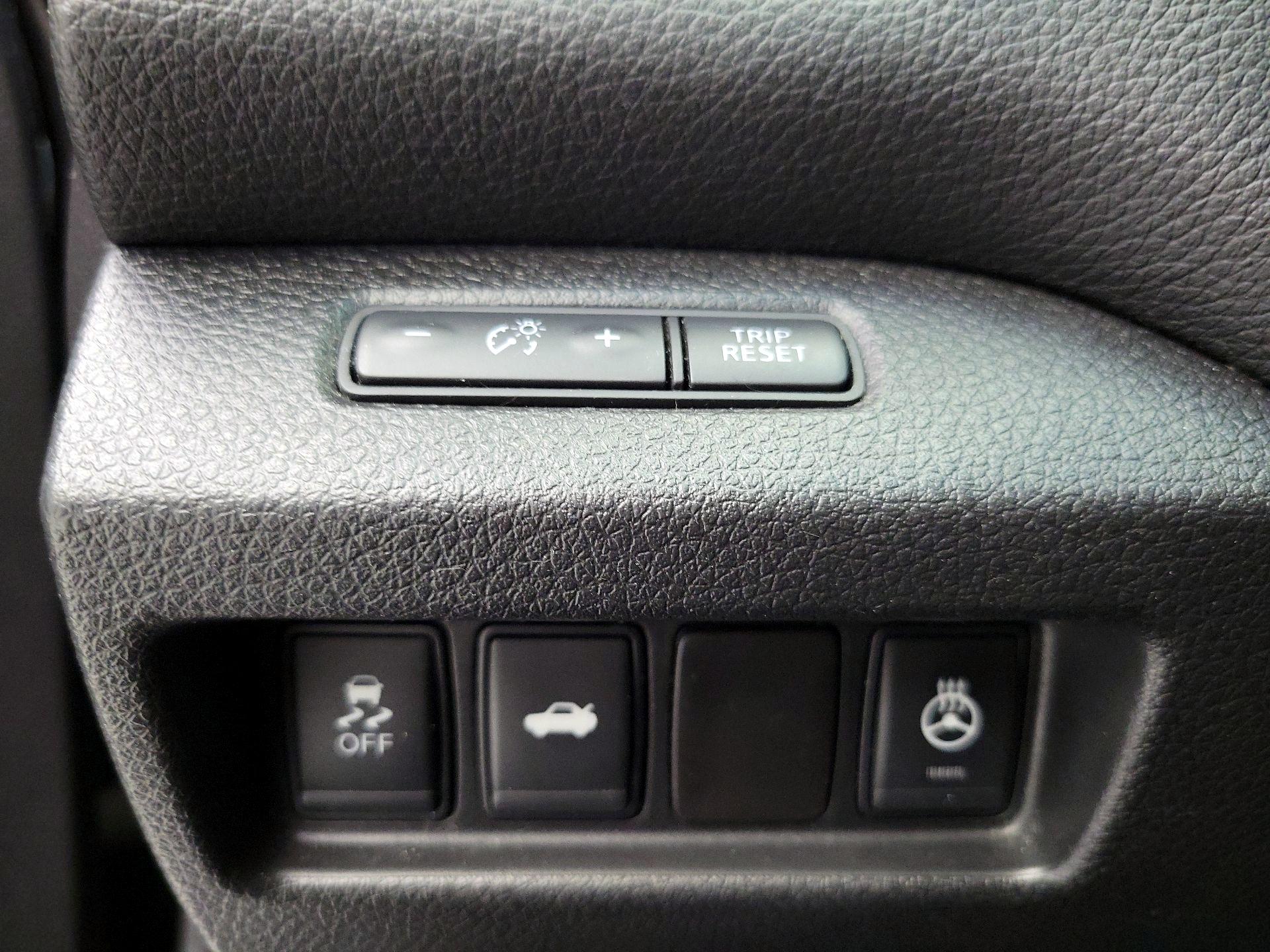 Thumbnail: 2015 Nissan Altima - 13