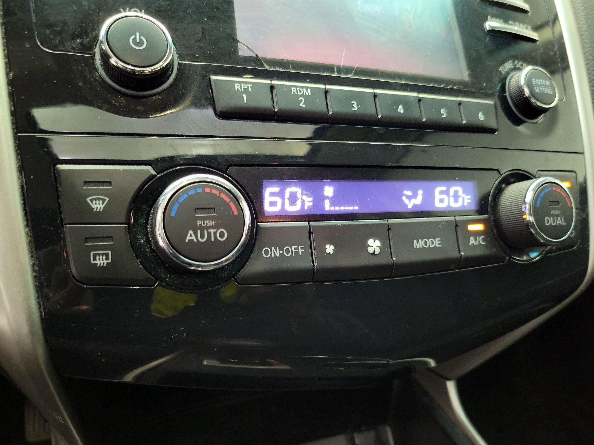 Thumbnail: 2015 Nissan Altima - 16