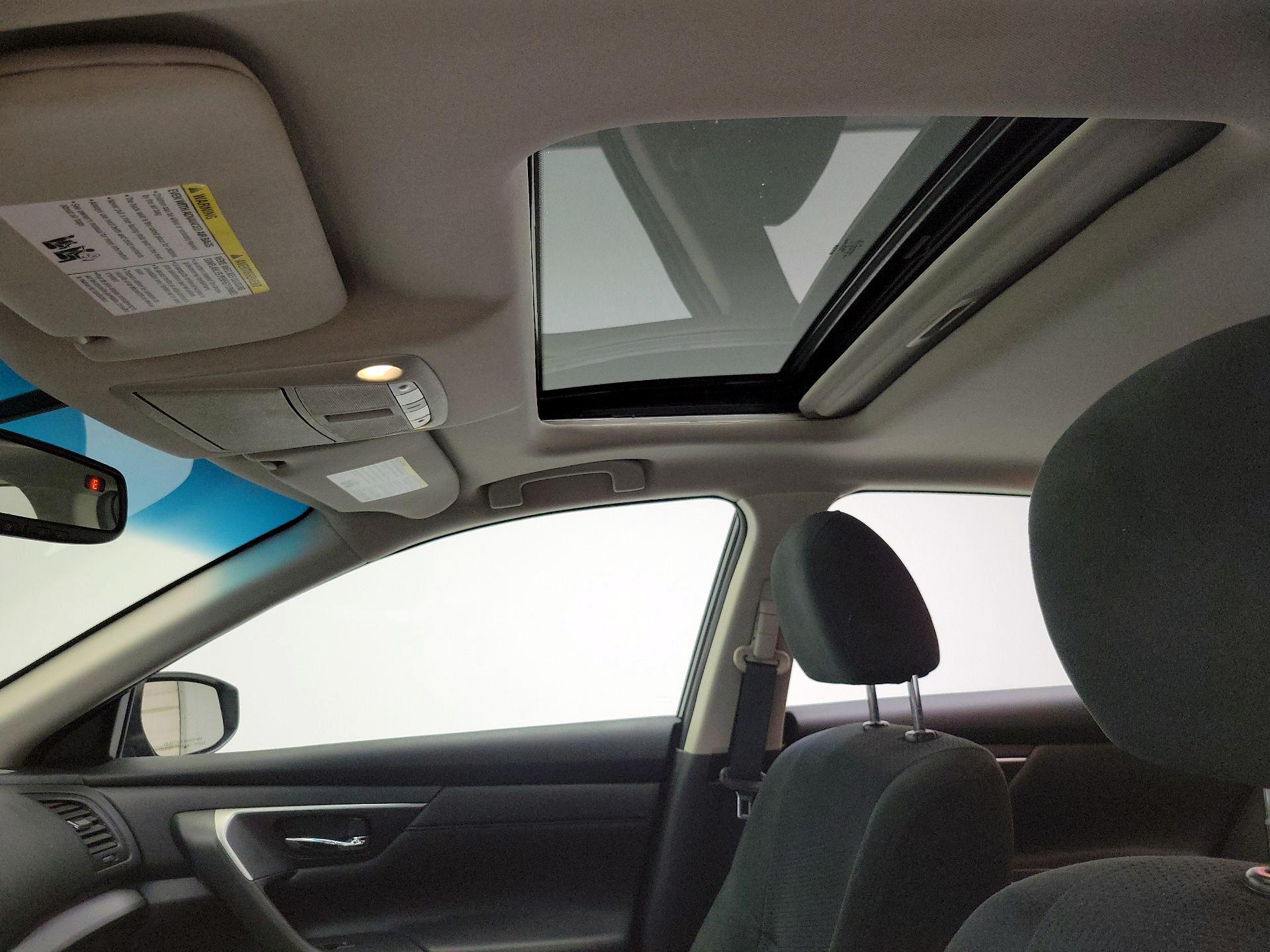 Thumbnail: 2015 Nissan Altima - 19