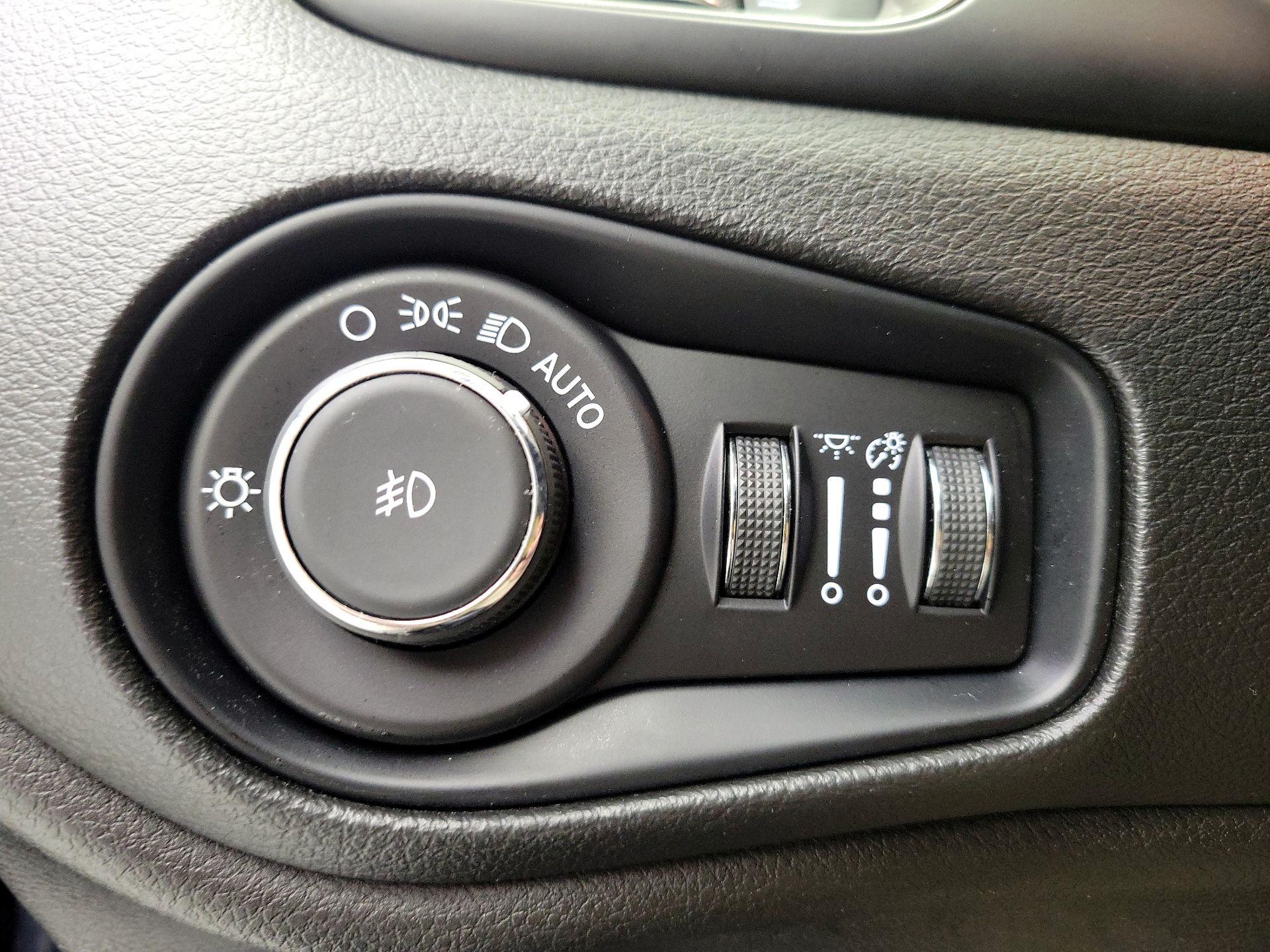 Thumbnail: 2021 Jeep Renegade - 13