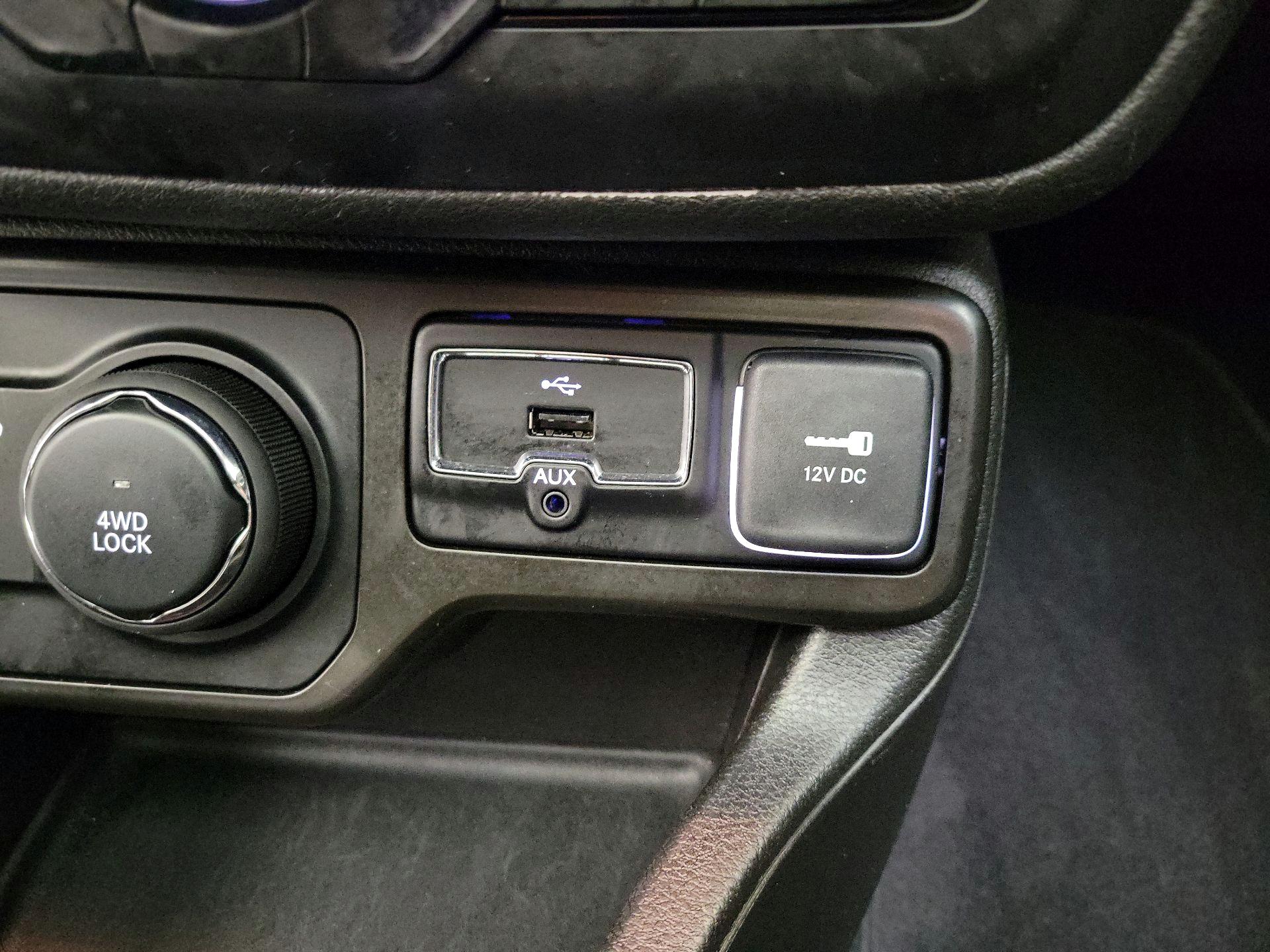 Thumbnail: 2021 Jeep Renegade - 19