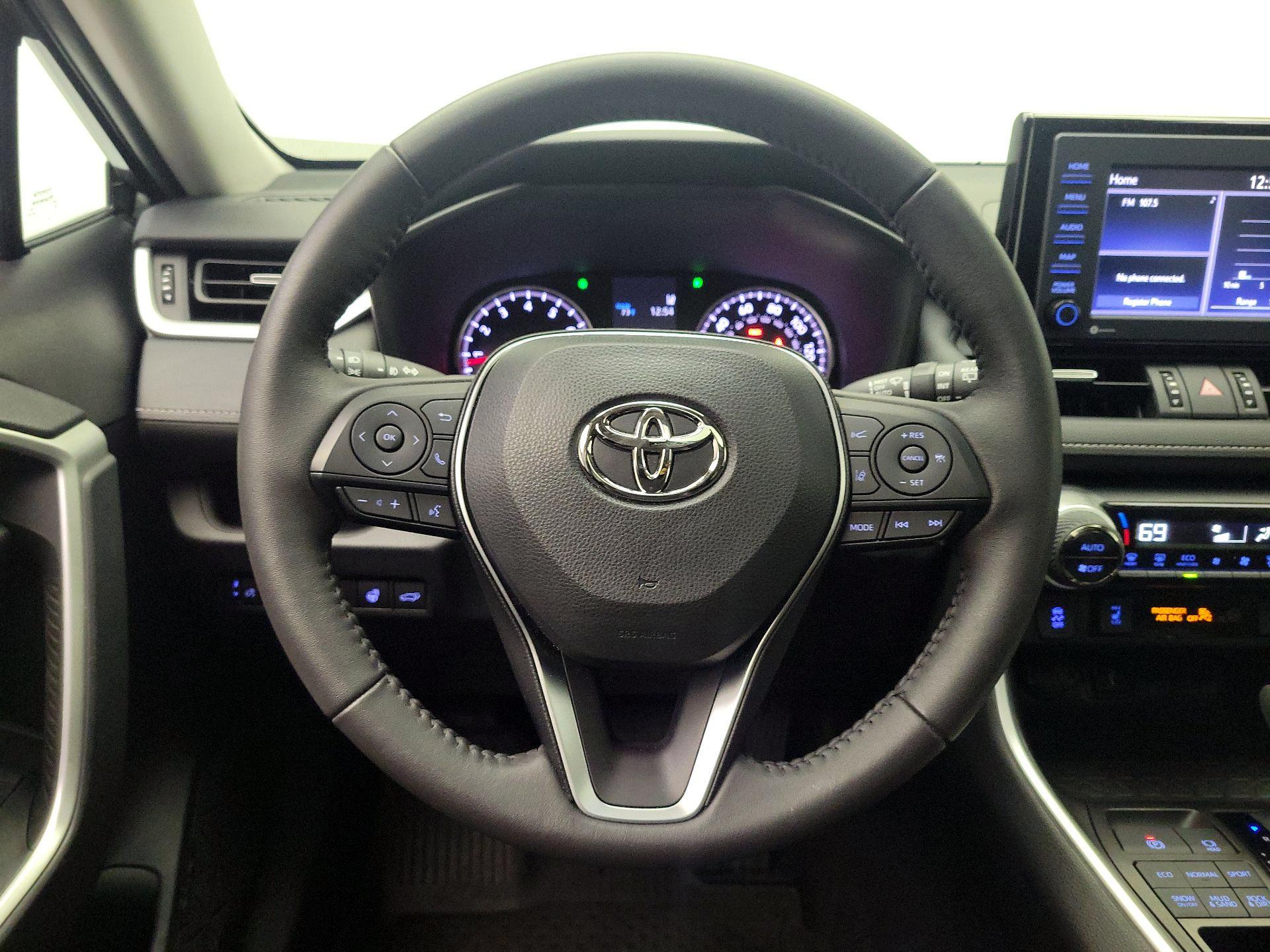 Thumbnail: 2022 Toyota RAV4 - 10
