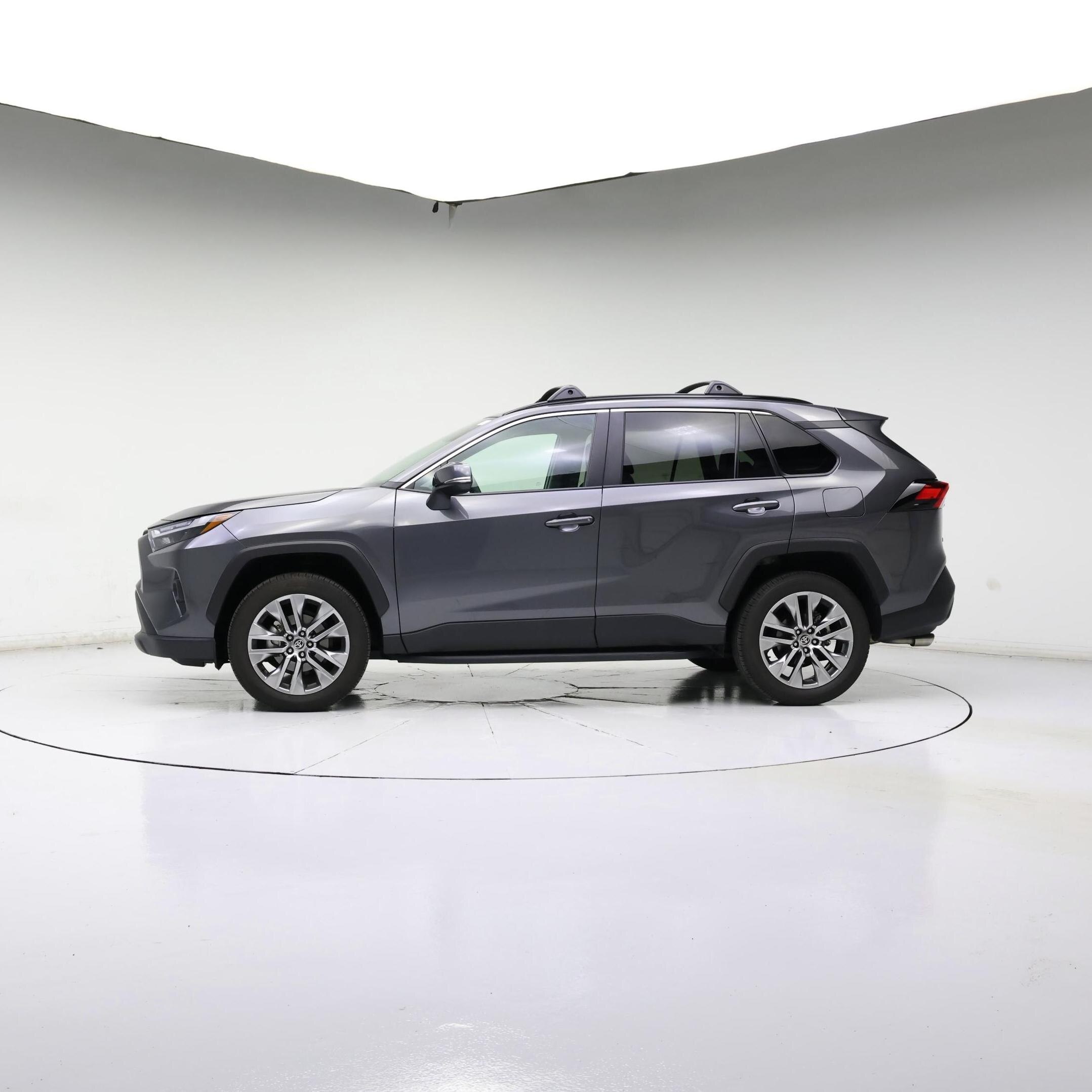 Thumbnail: 2022 Toyota RAV4 - 3