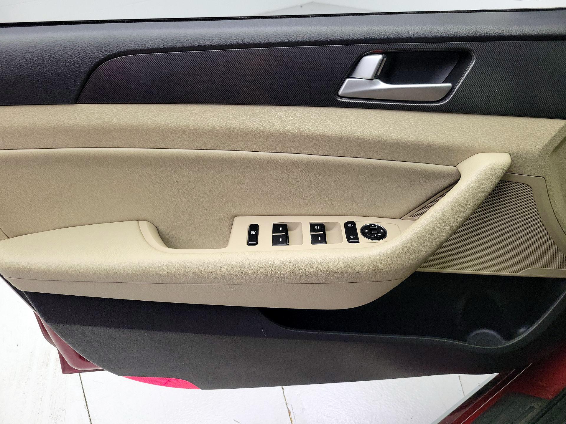 Thumbnail: 2015 Hyundai Sonata - 12