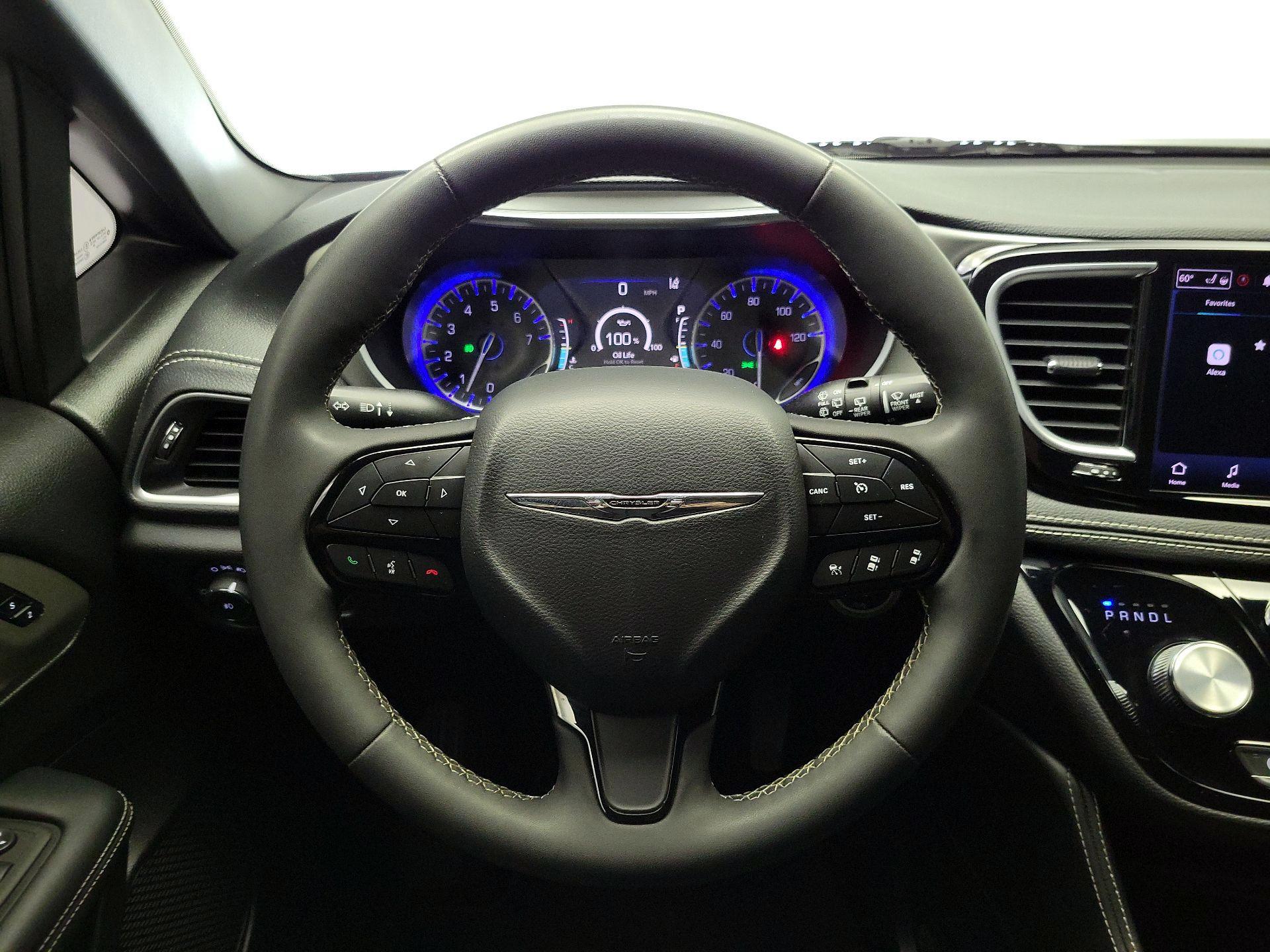 Thumbnail: 2023 Chrysler Pacifica - 10