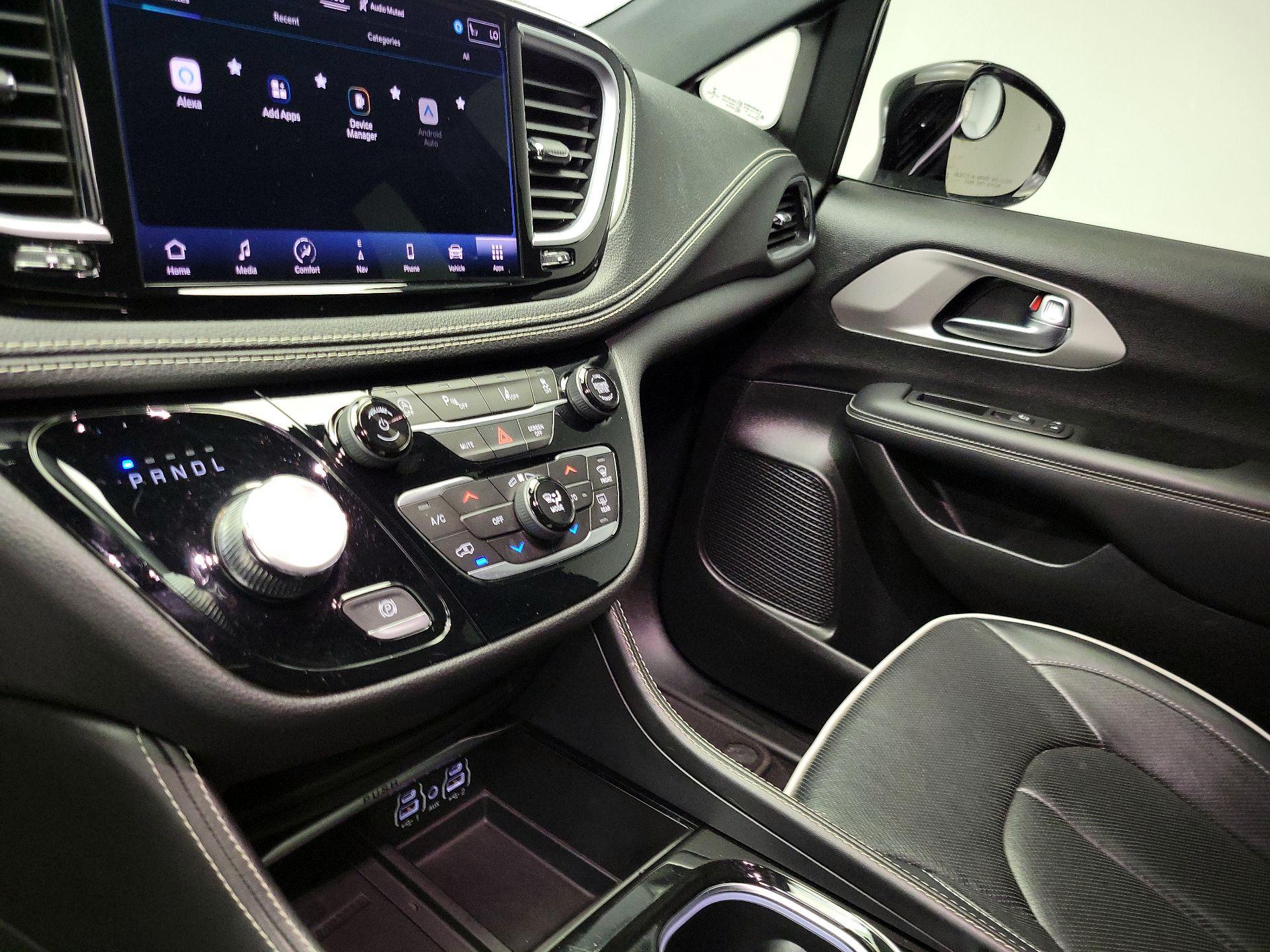 Thumbnail: 2023 Chrysler Pacifica - 17