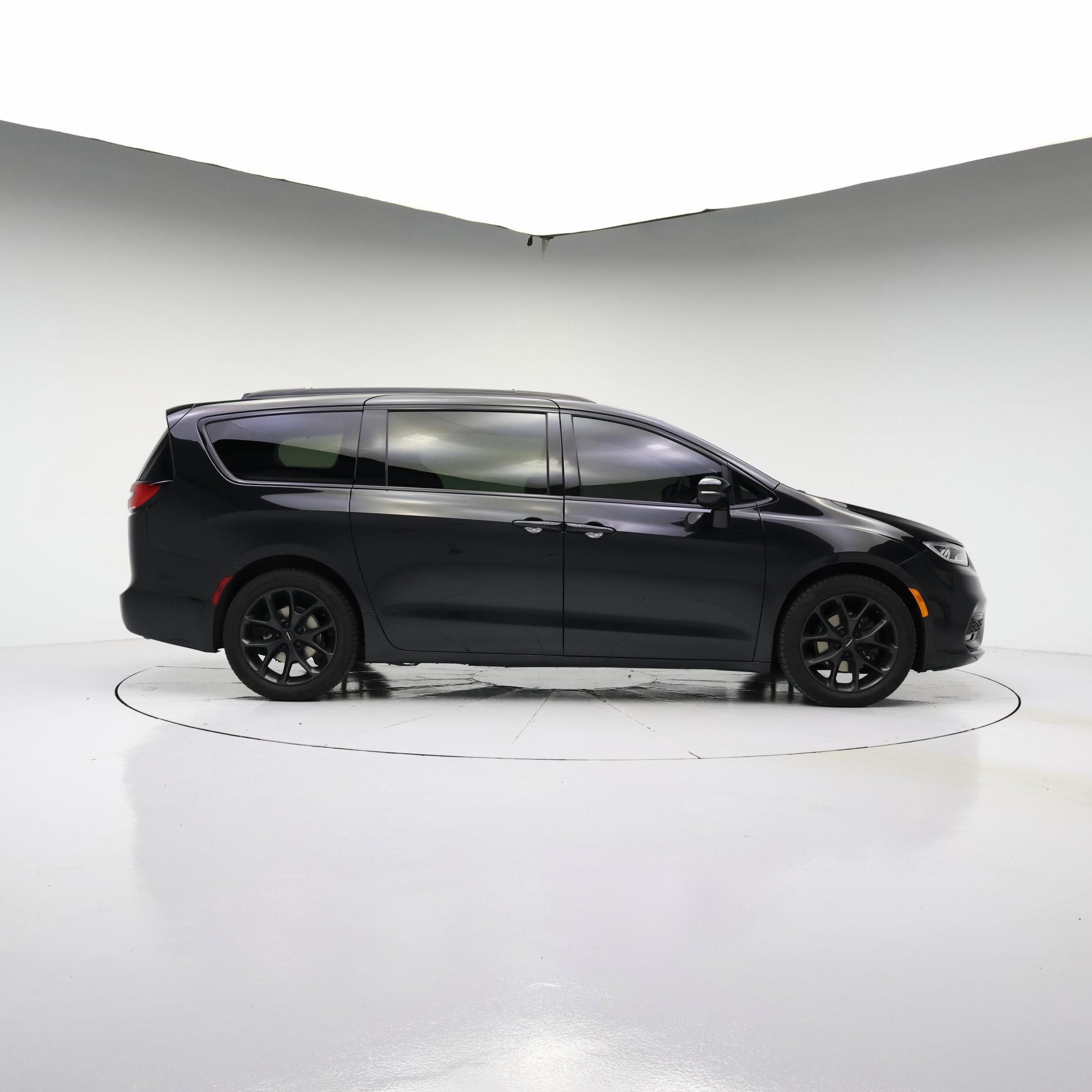 Thumbnail: 2023 Chrysler Pacifica - 7