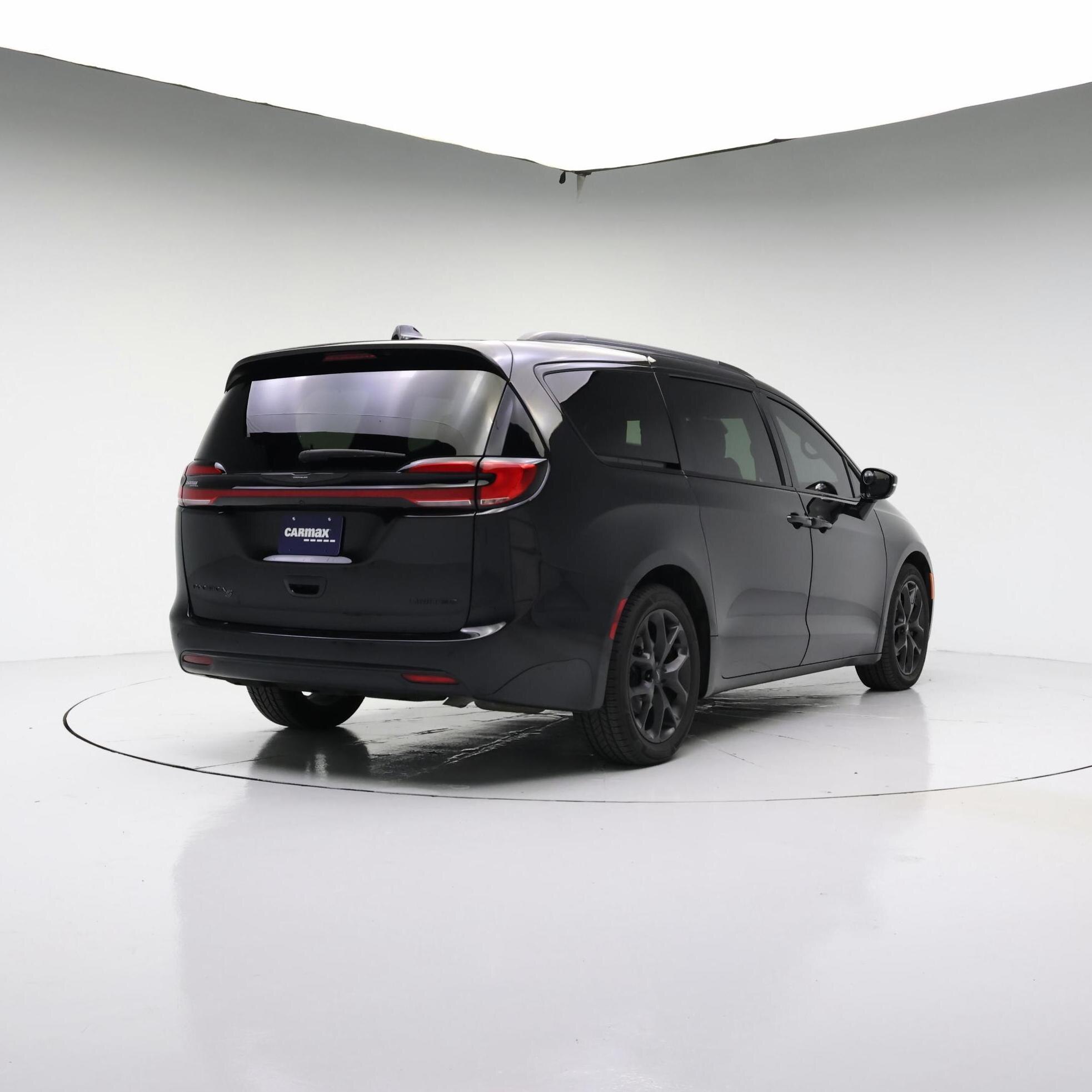Thumbnail: 2023 Chrysler Pacifica - 8