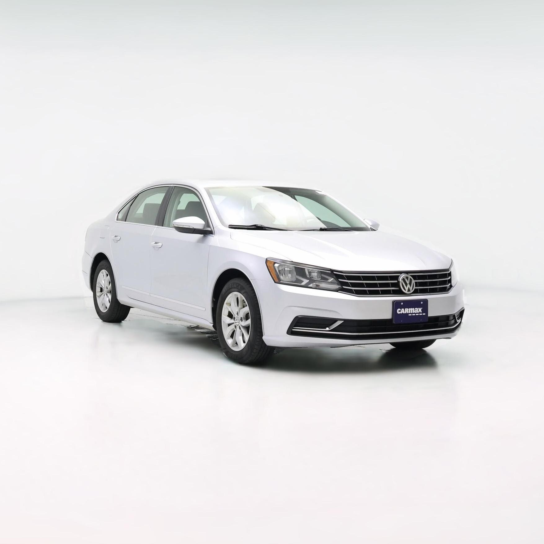 Thumbnail: 2017 Volkswagen Passat - 1