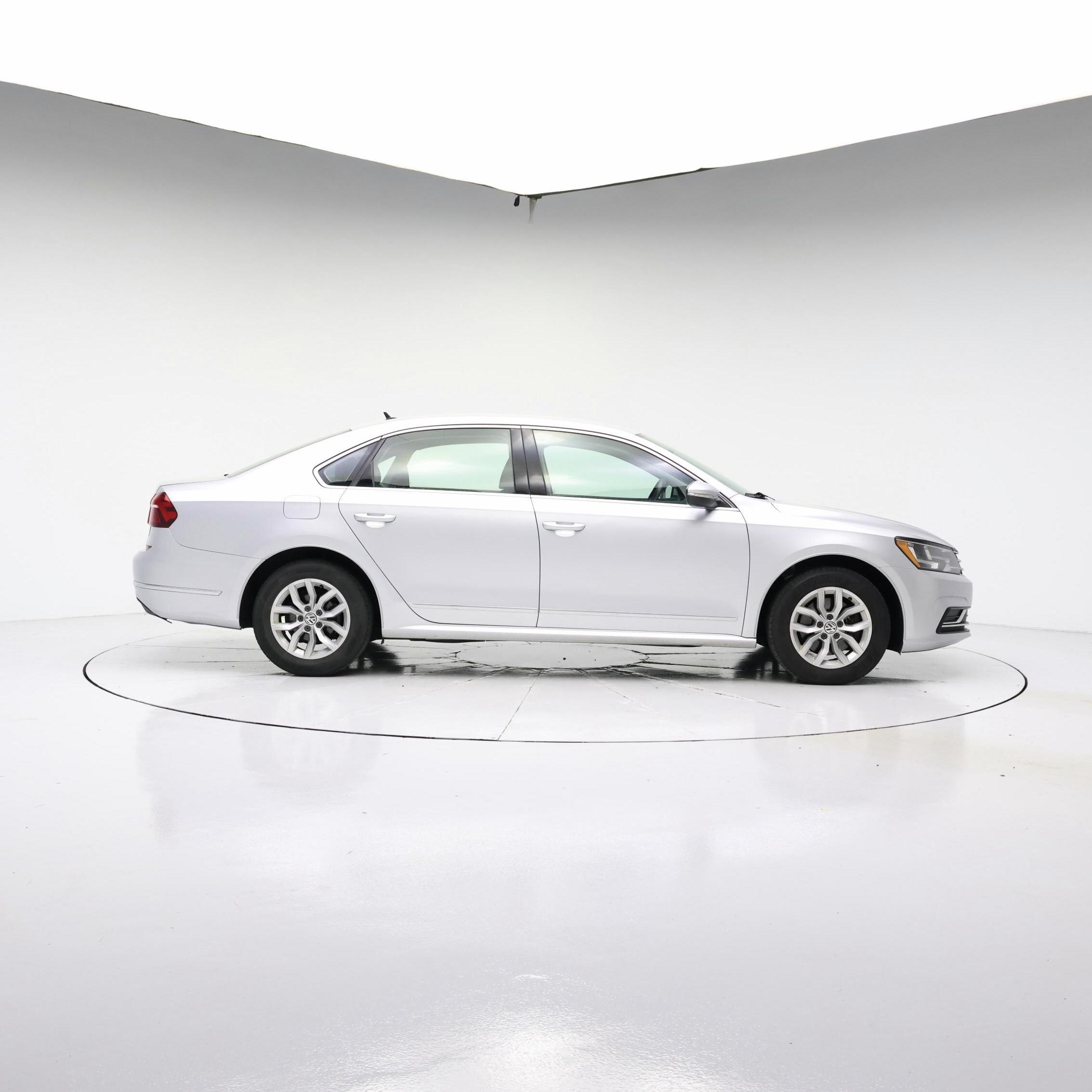 Thumbnail: 2017 Volkswagen Passat - 7
