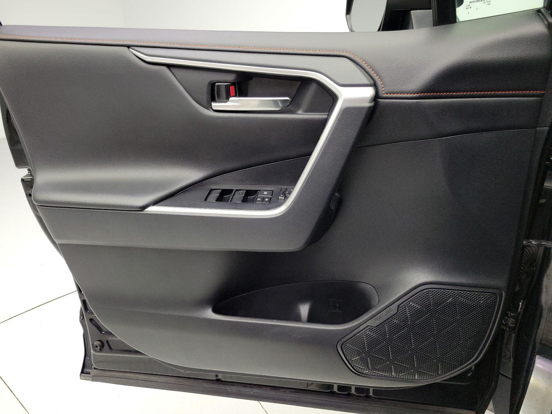 Thumbnail: 2019 Toyota RAV4 - 12