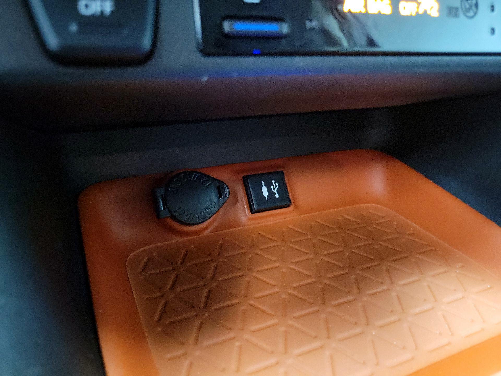 Thumbnail: 2019 Toyota RAV4 - 18