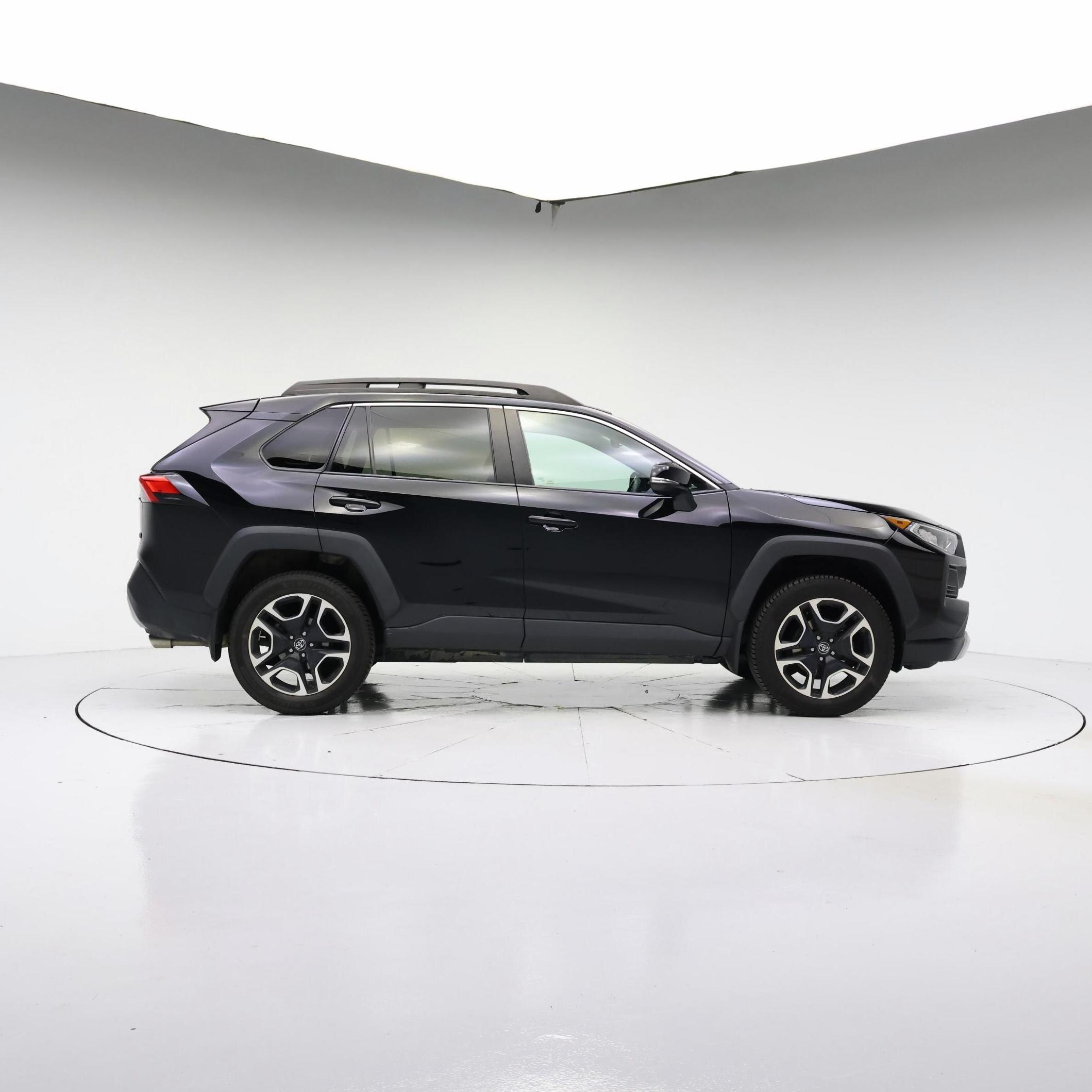 Thumbnail: 2019 Toyota RAV4 - 3